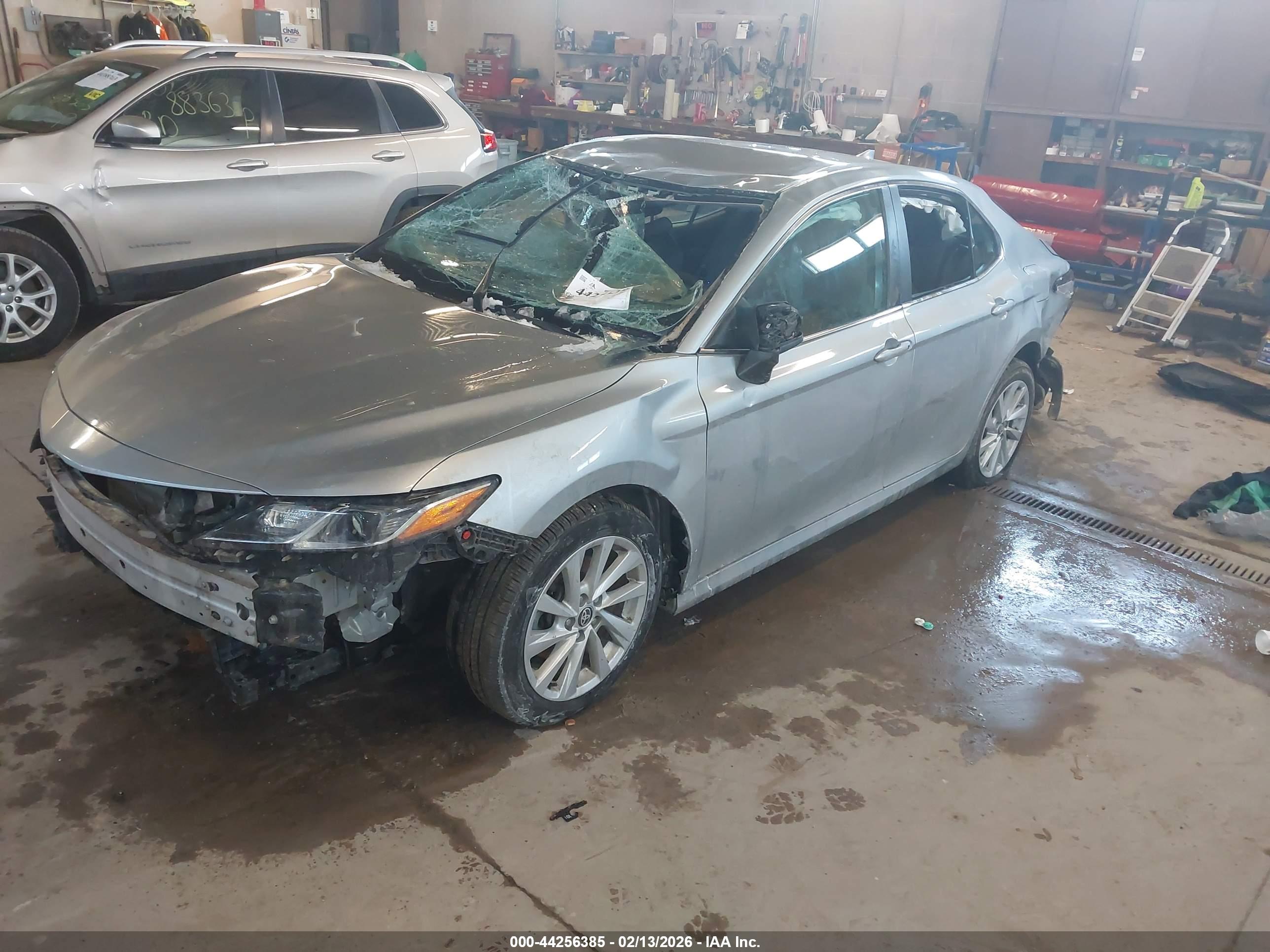 TOYOTA CAMRY image 2