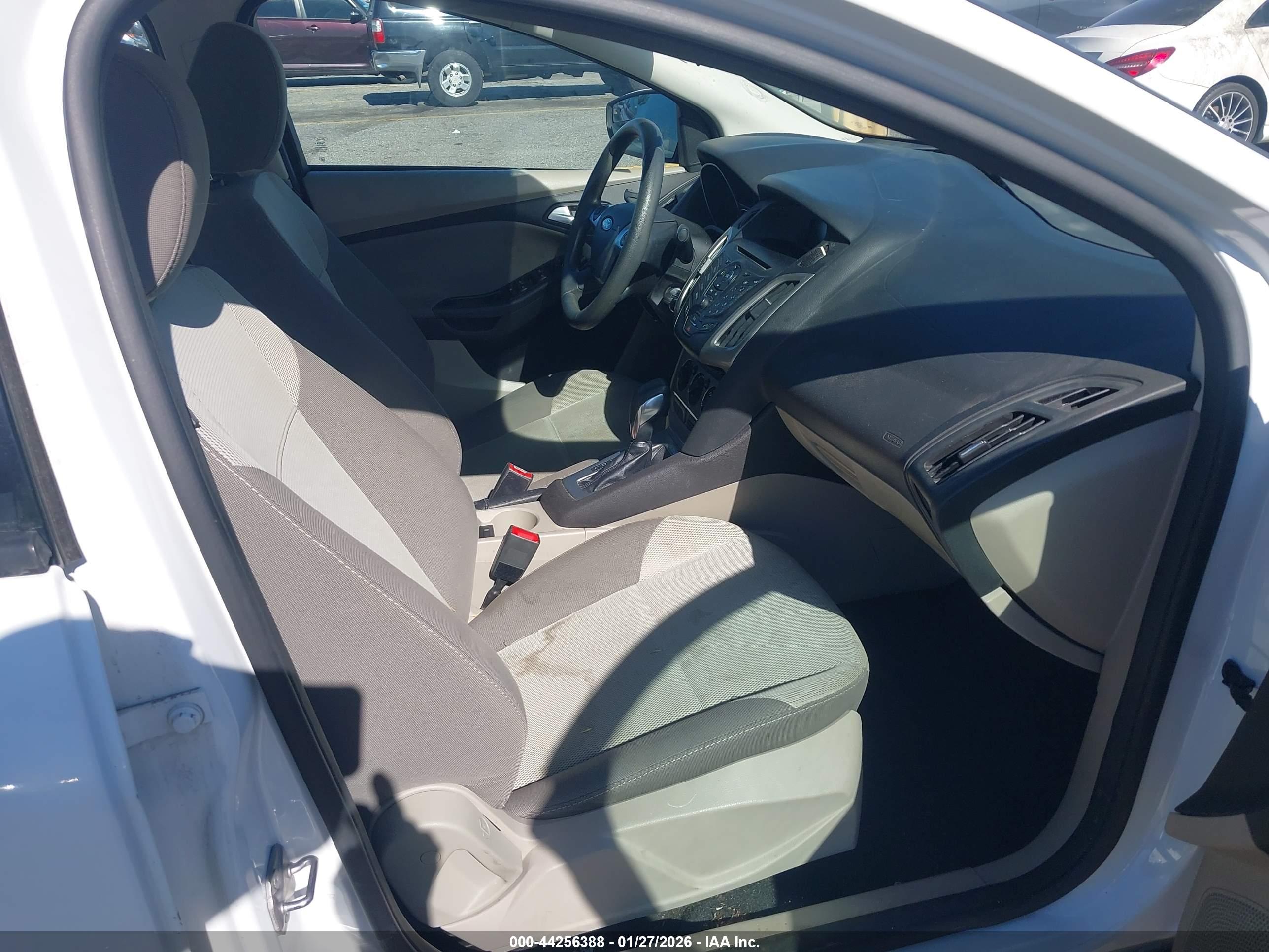 FORD FOCUS image 5