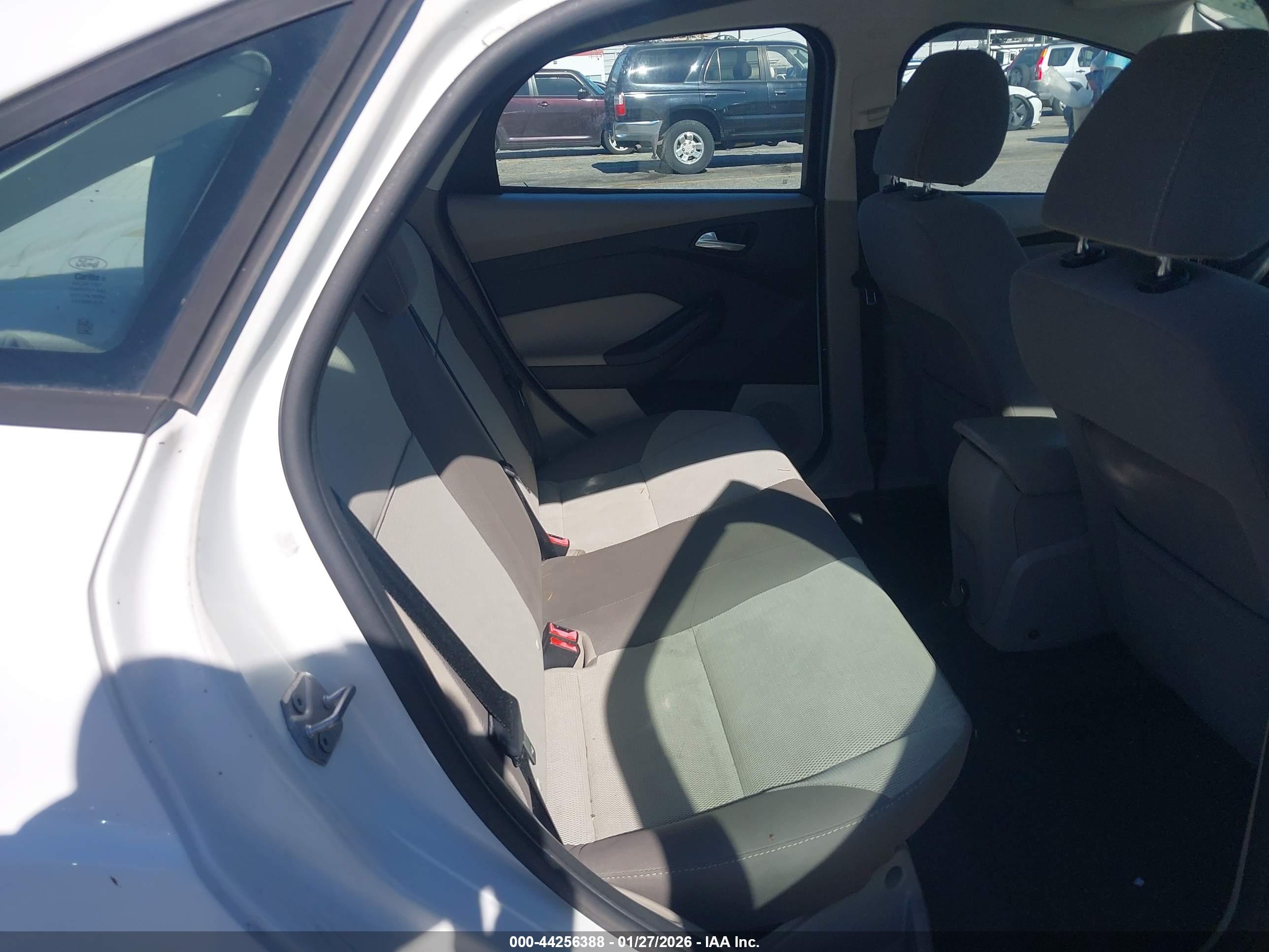 FORD FOCUS image 8