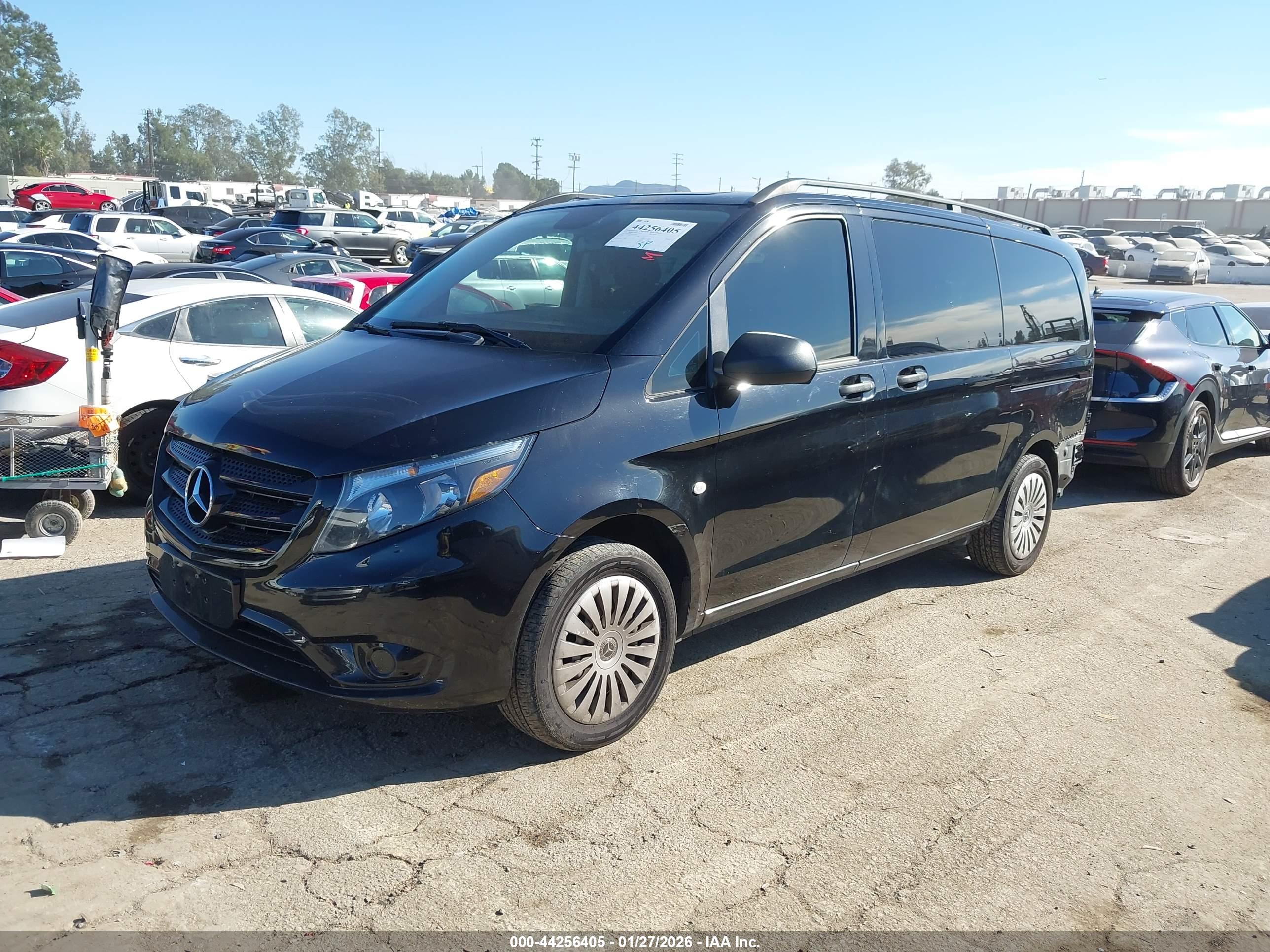 MERCEDES-BENZ METRIS image 2