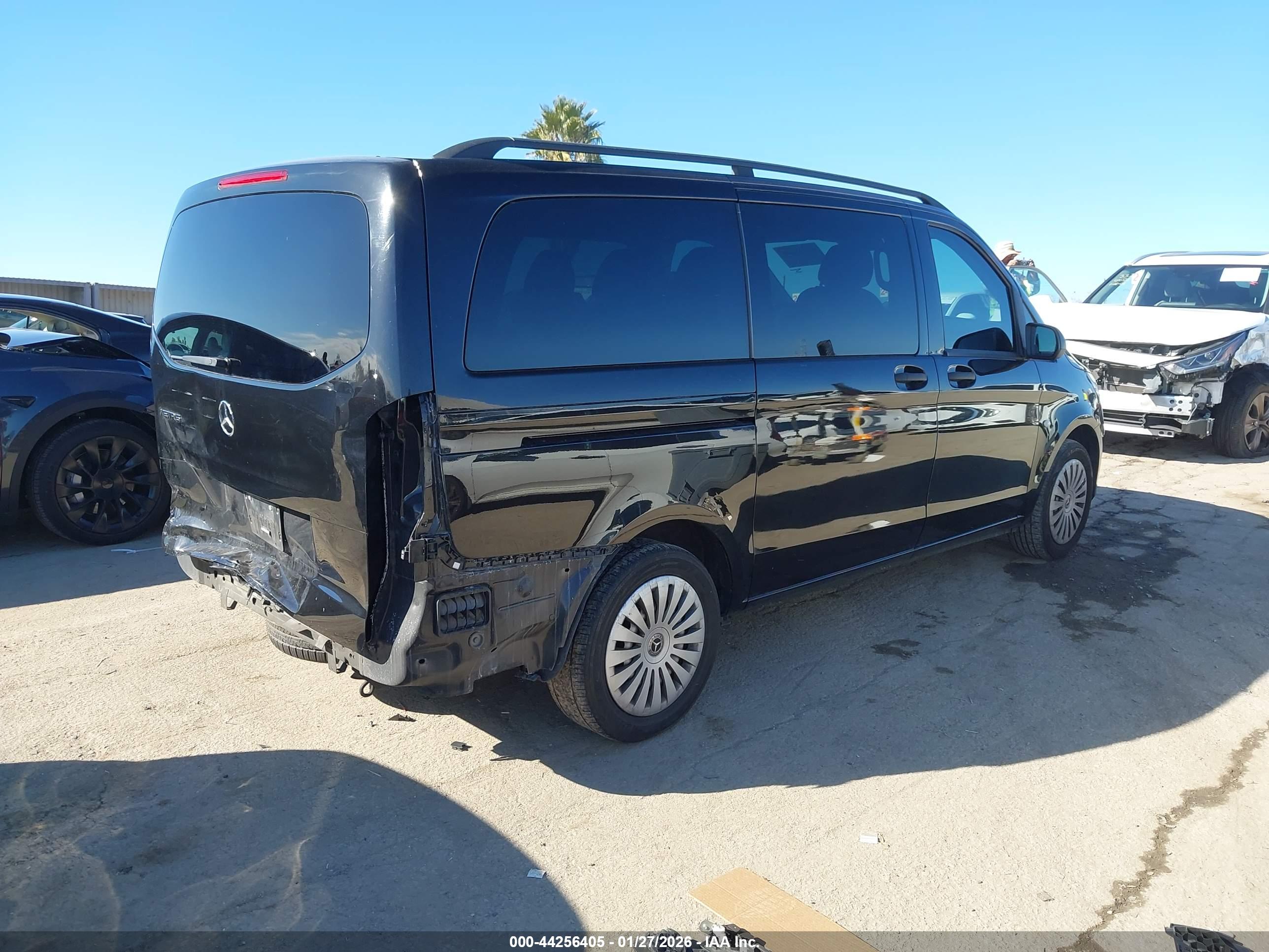 MERCEDES-BENZ METRIS image 4