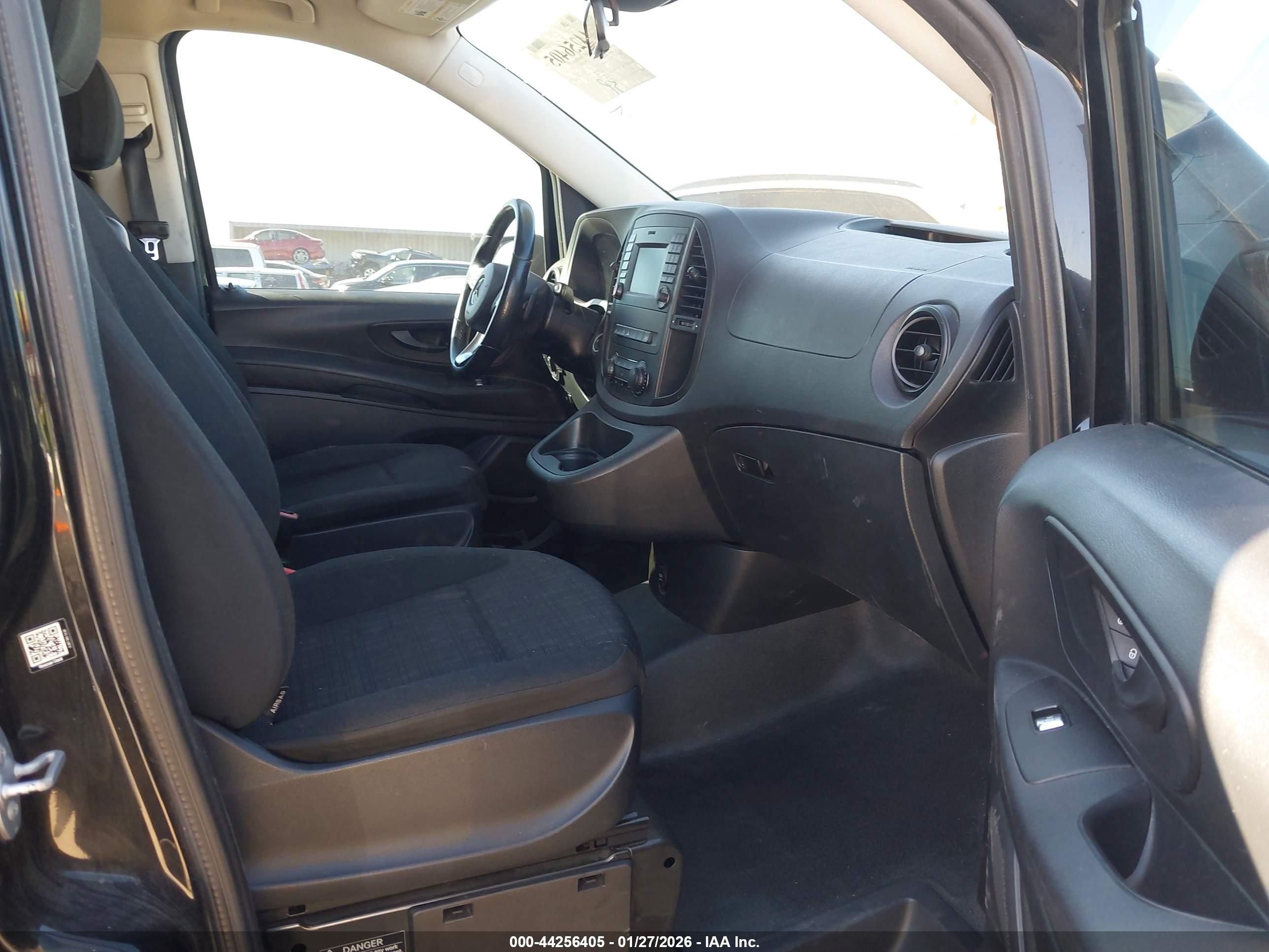 MERCEDES-BENZ METRIS image 5