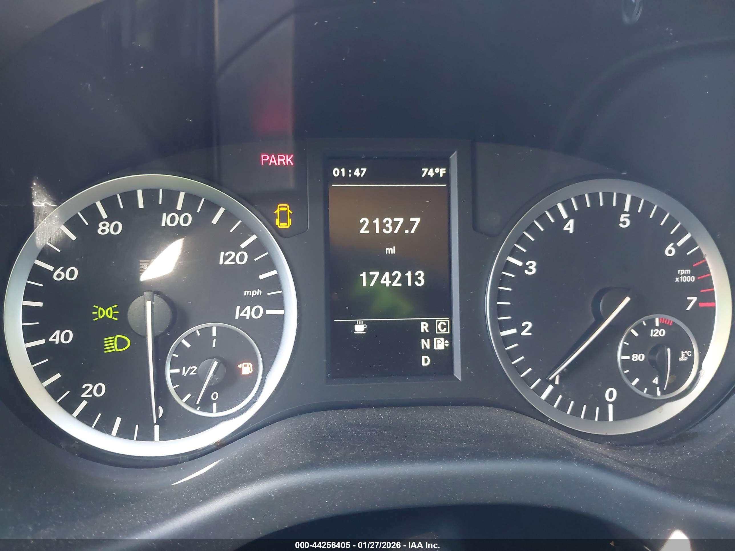 MERCEDES-BENZ METRIS image 7