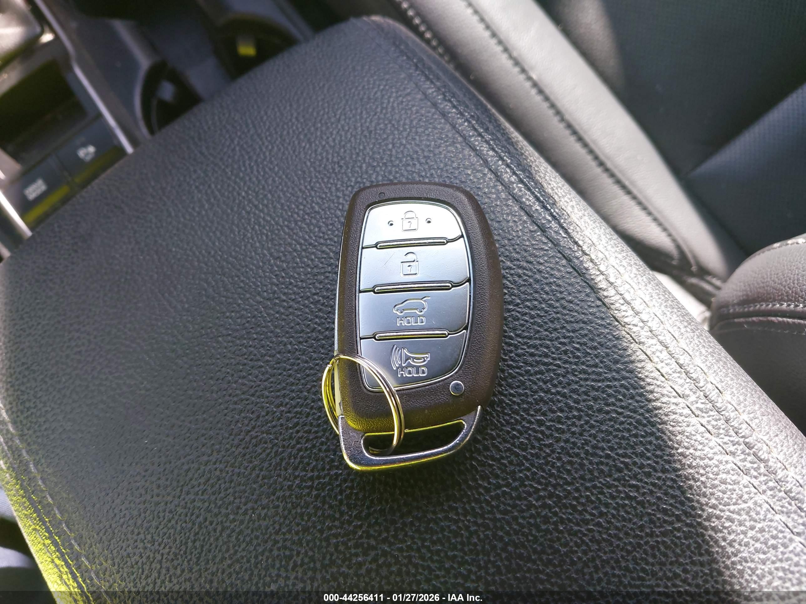 HYUNDAI TUCSON image 11