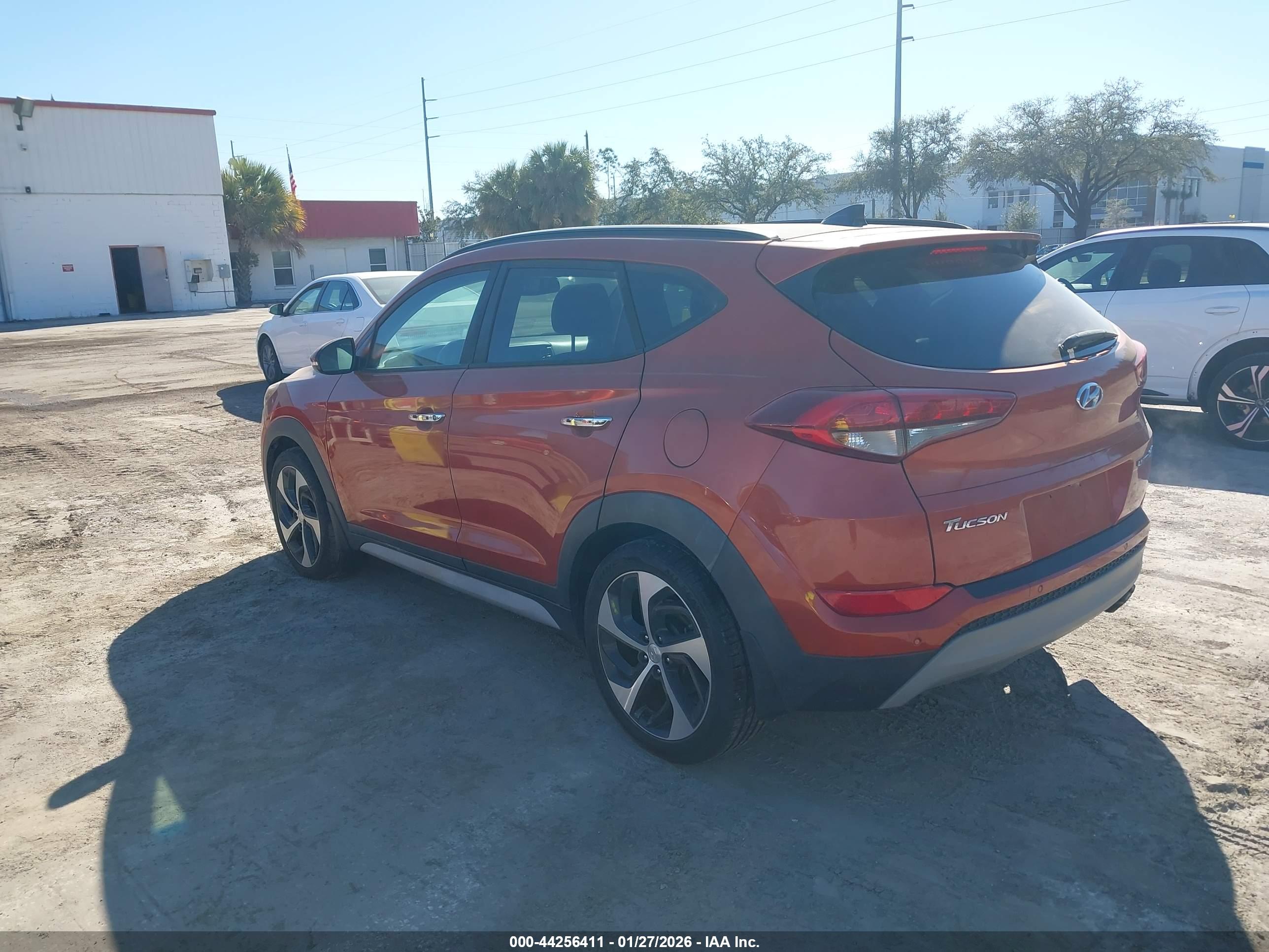 HYUNDAI TUCSON image 3