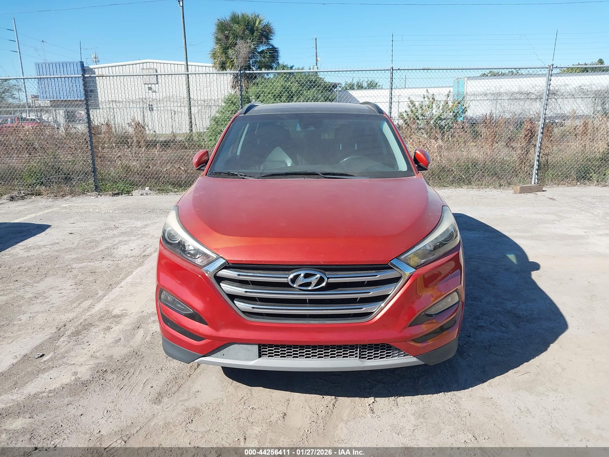 HYUNDAI TUCSON image 6