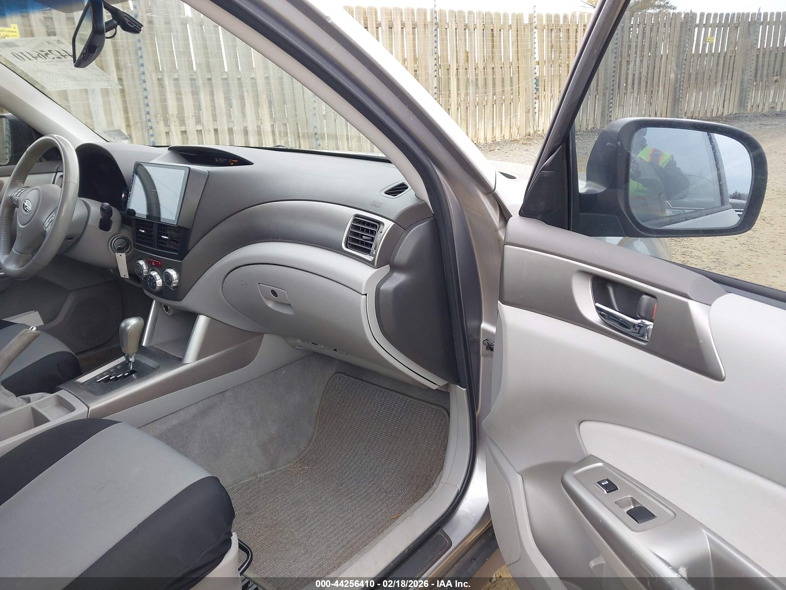 SUBARU FORESTER image 5