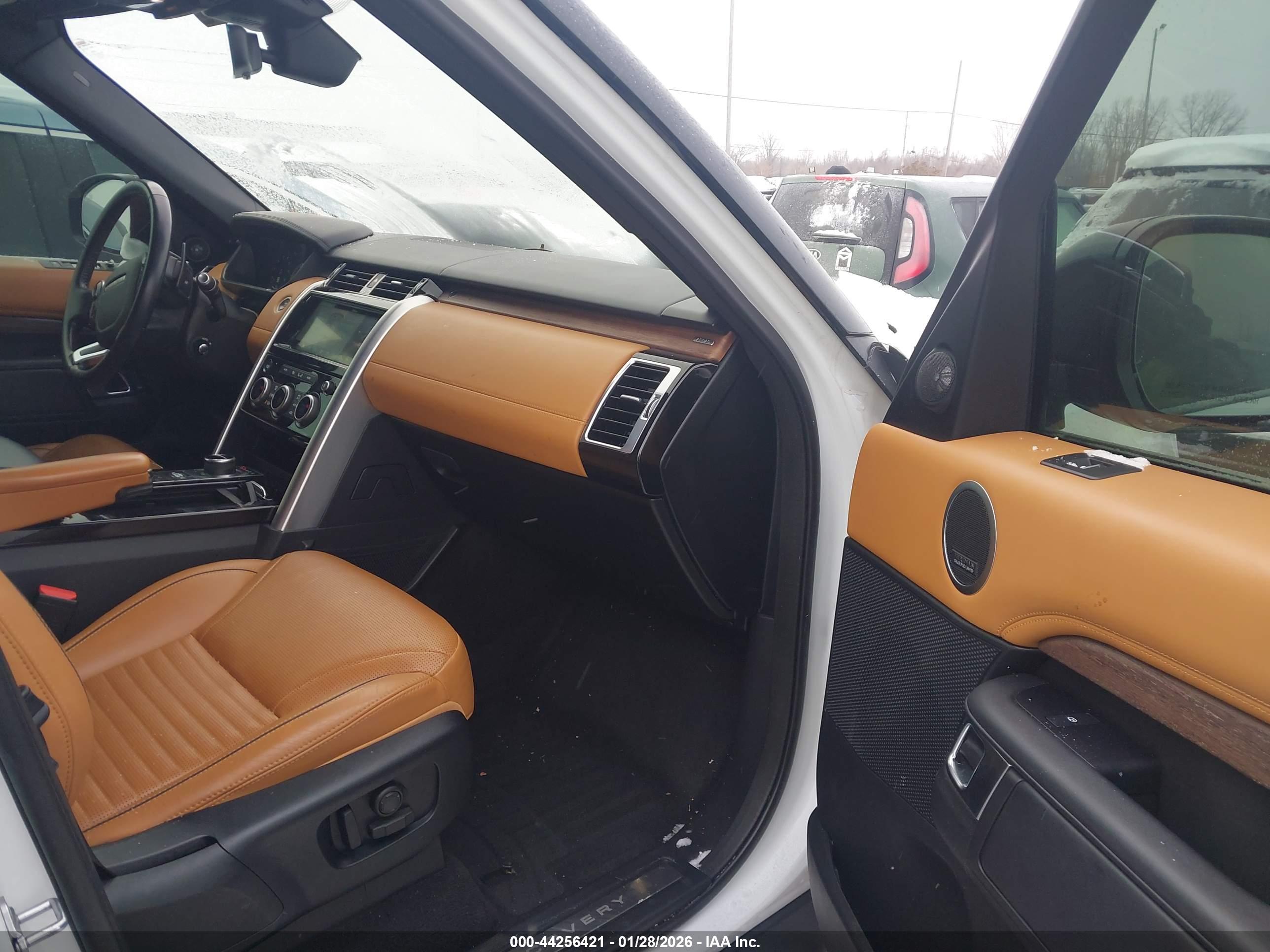 LAND ROVER image 5