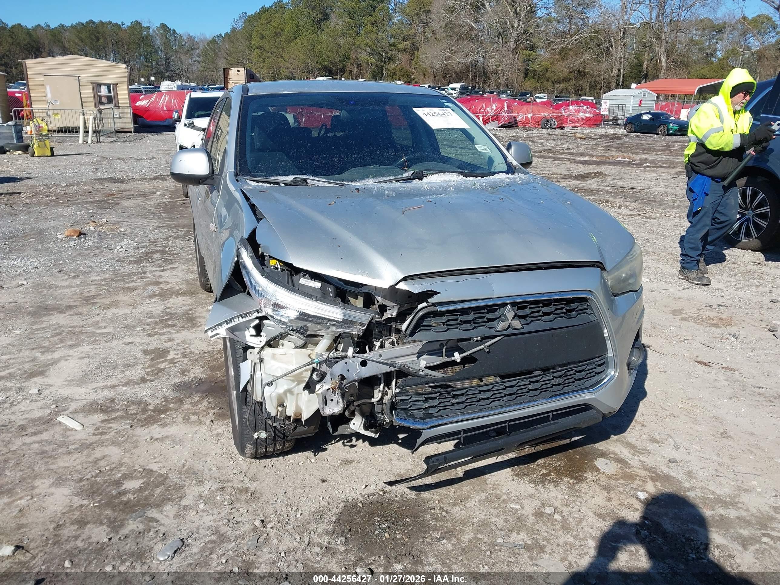 MITSUBISHI OUTLANDER image 6