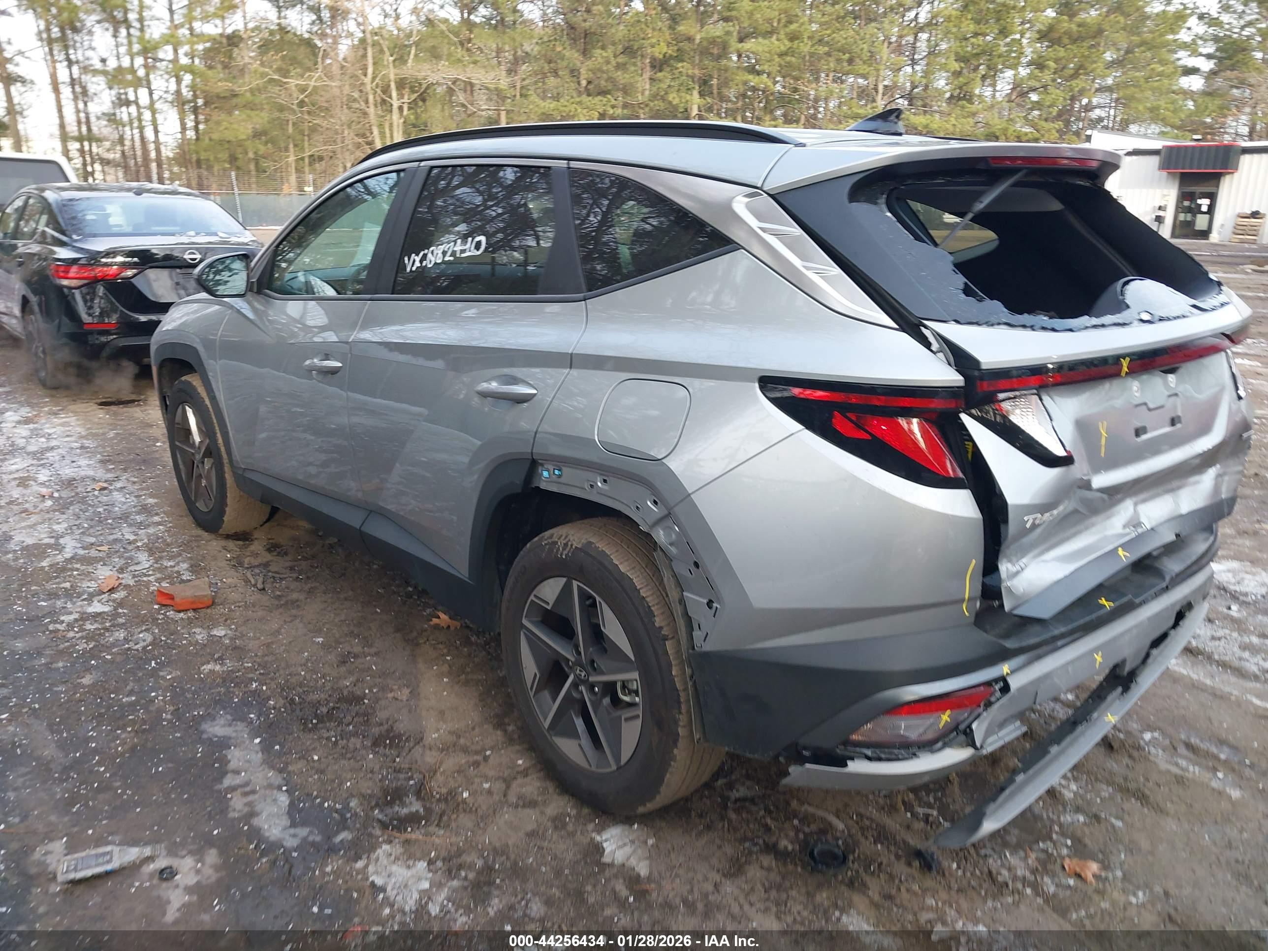 HYUNDAI TUCSON image 3