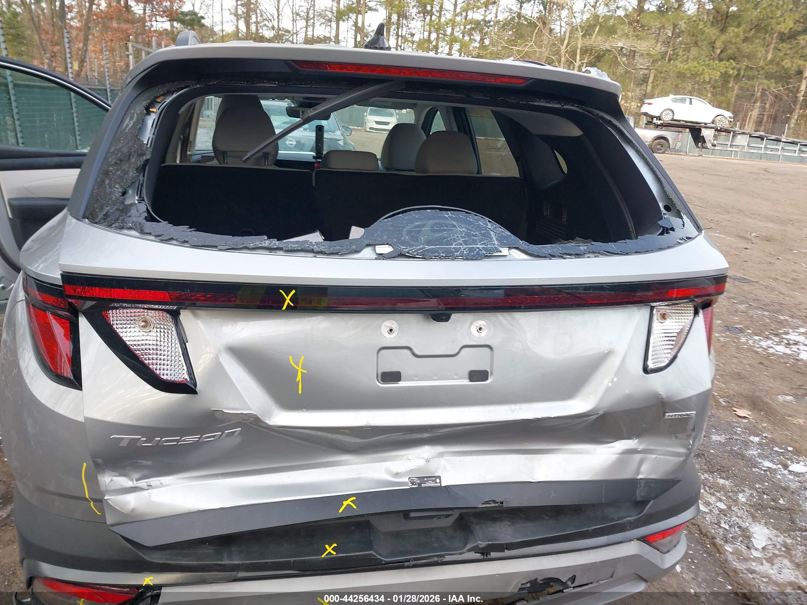 HYUNDAI TUCSON image 6