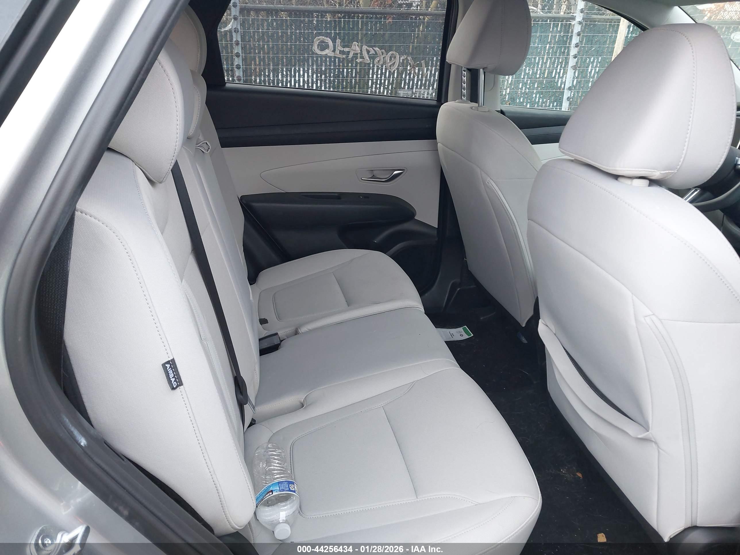 HYUNDAI TUCSON image 8