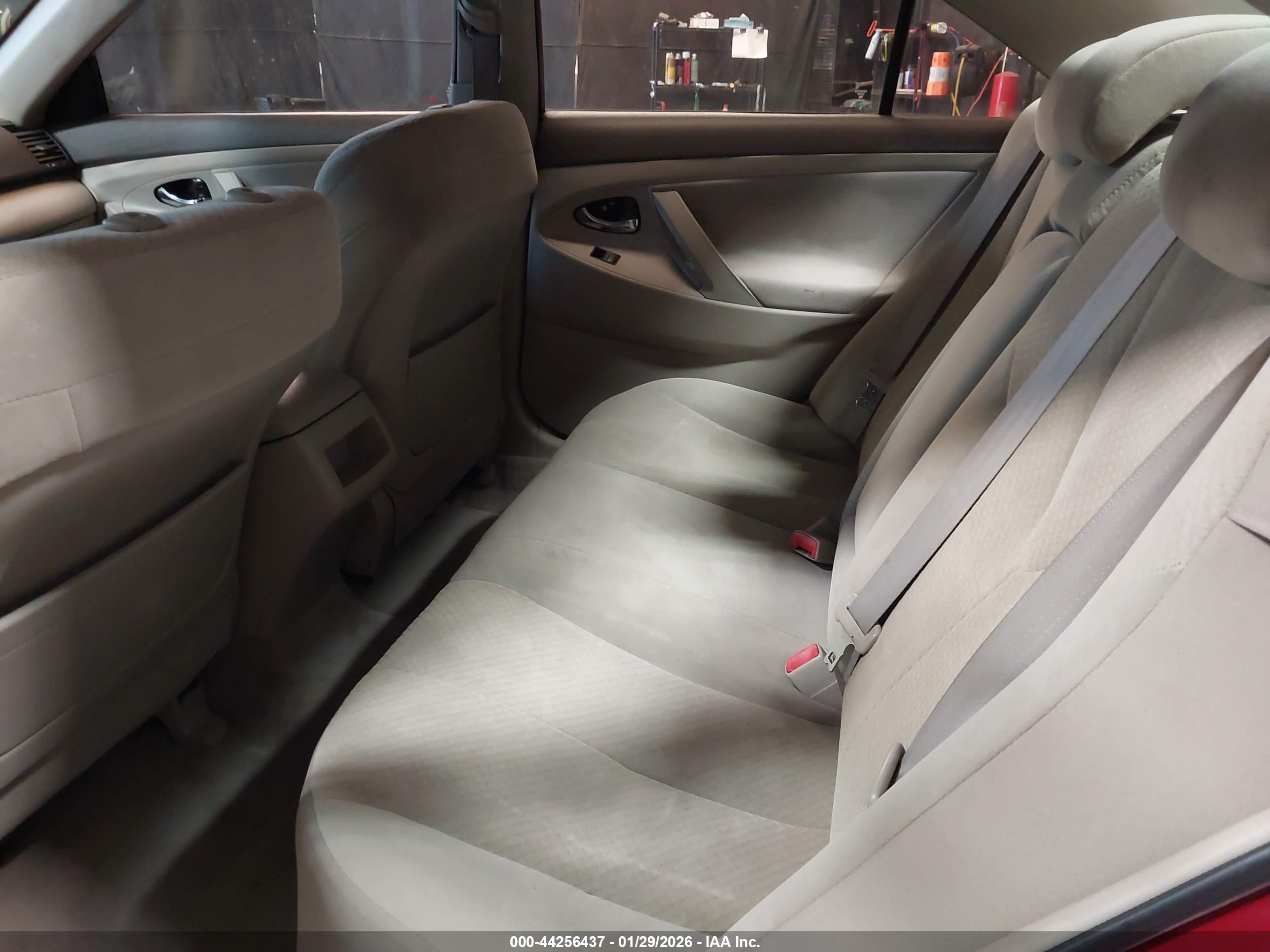 TOYOTA CAMRY image 8