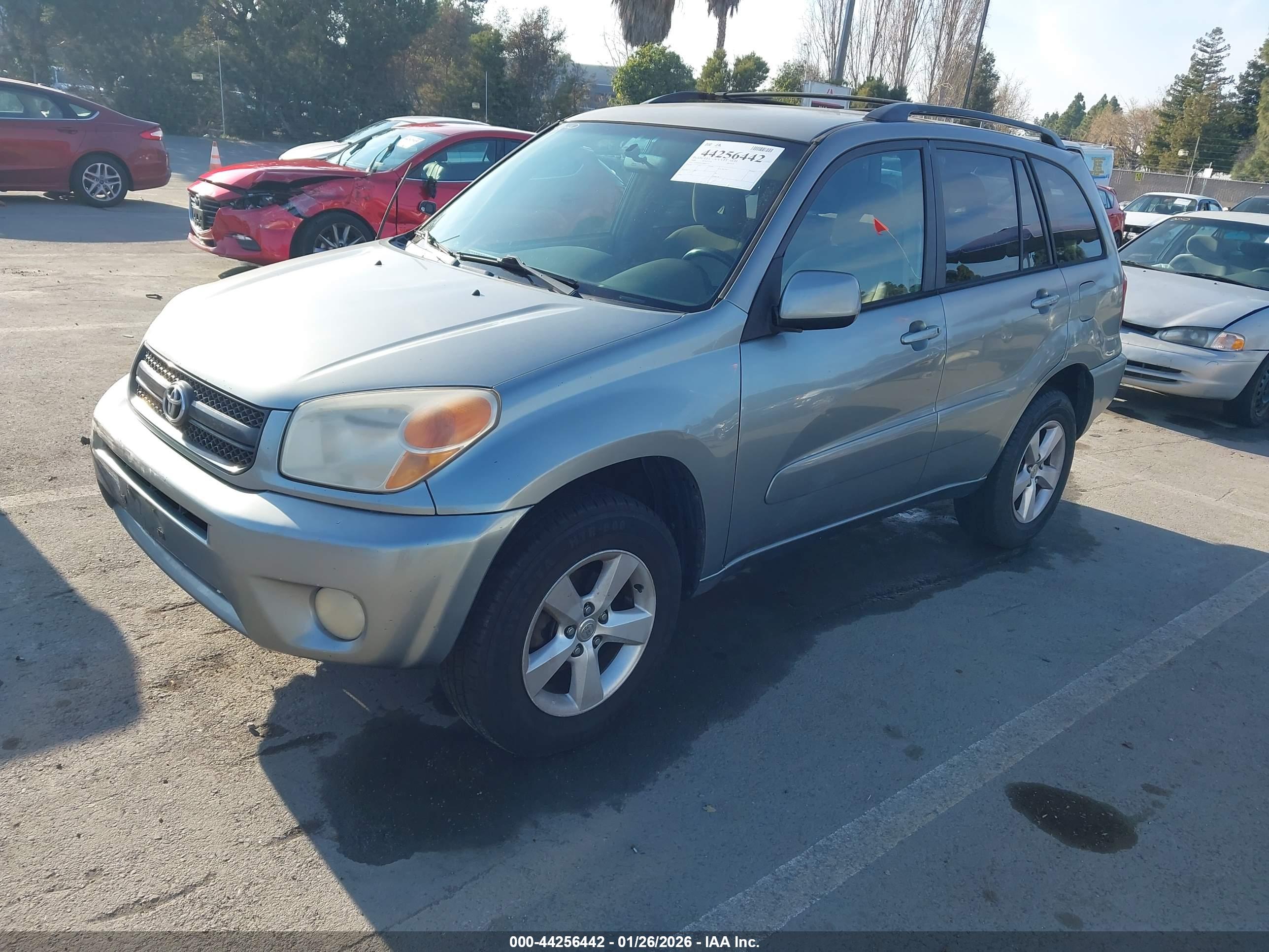 TOYOTA RAV4 image 2