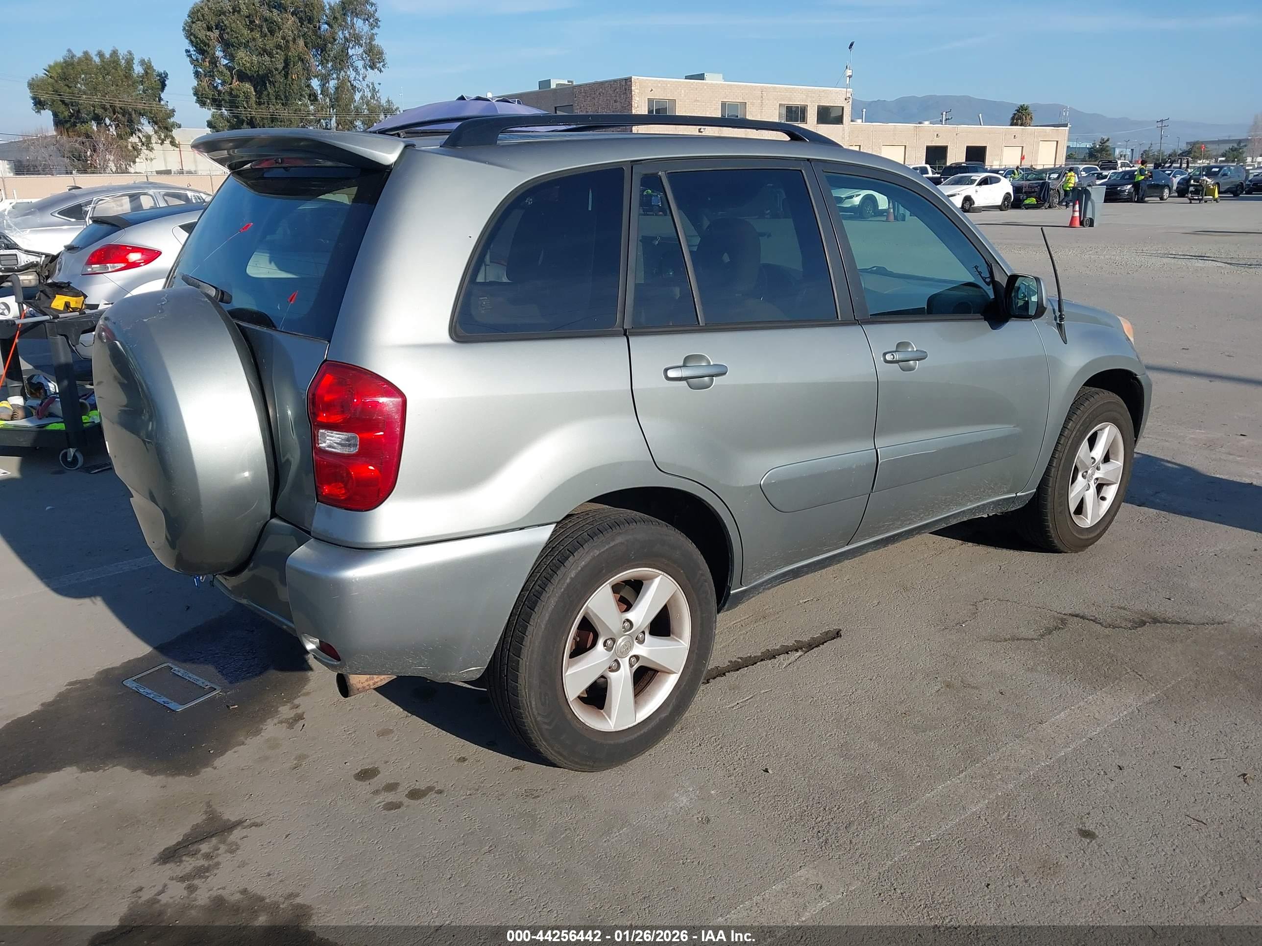 TOYOTA RAV4 image 4