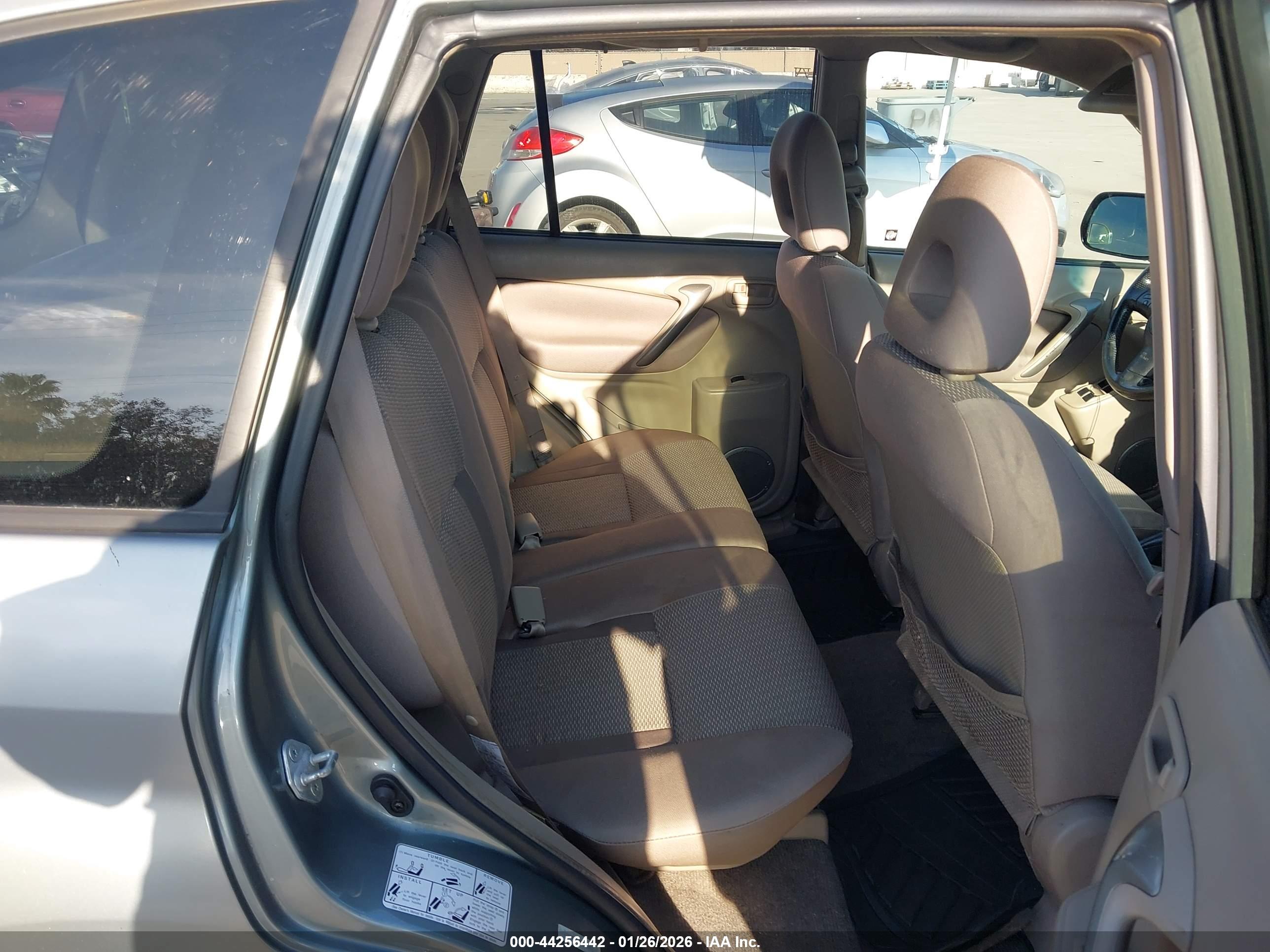 TOYOTA RAV4 image 8