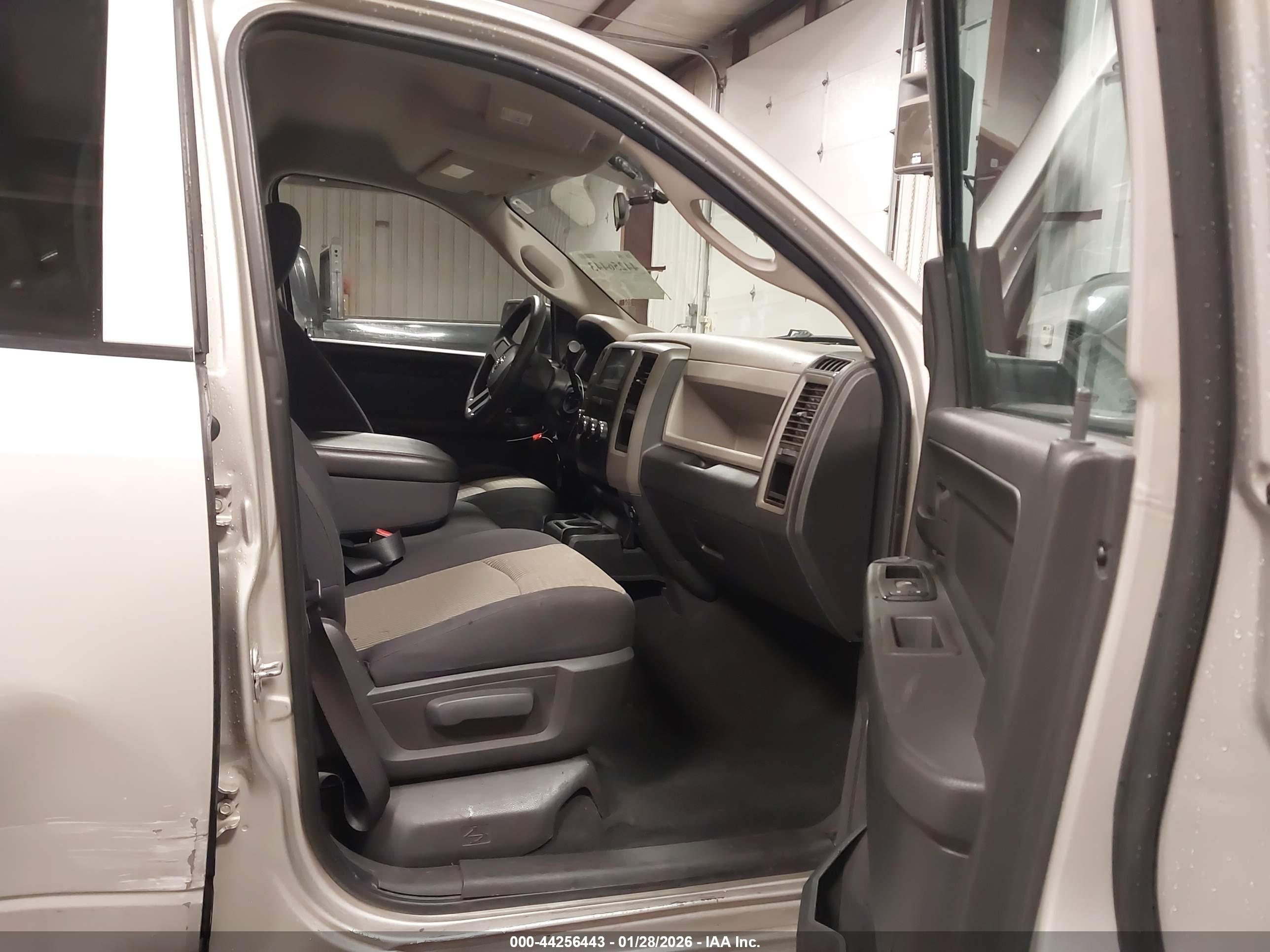 DODGE RAM image 5