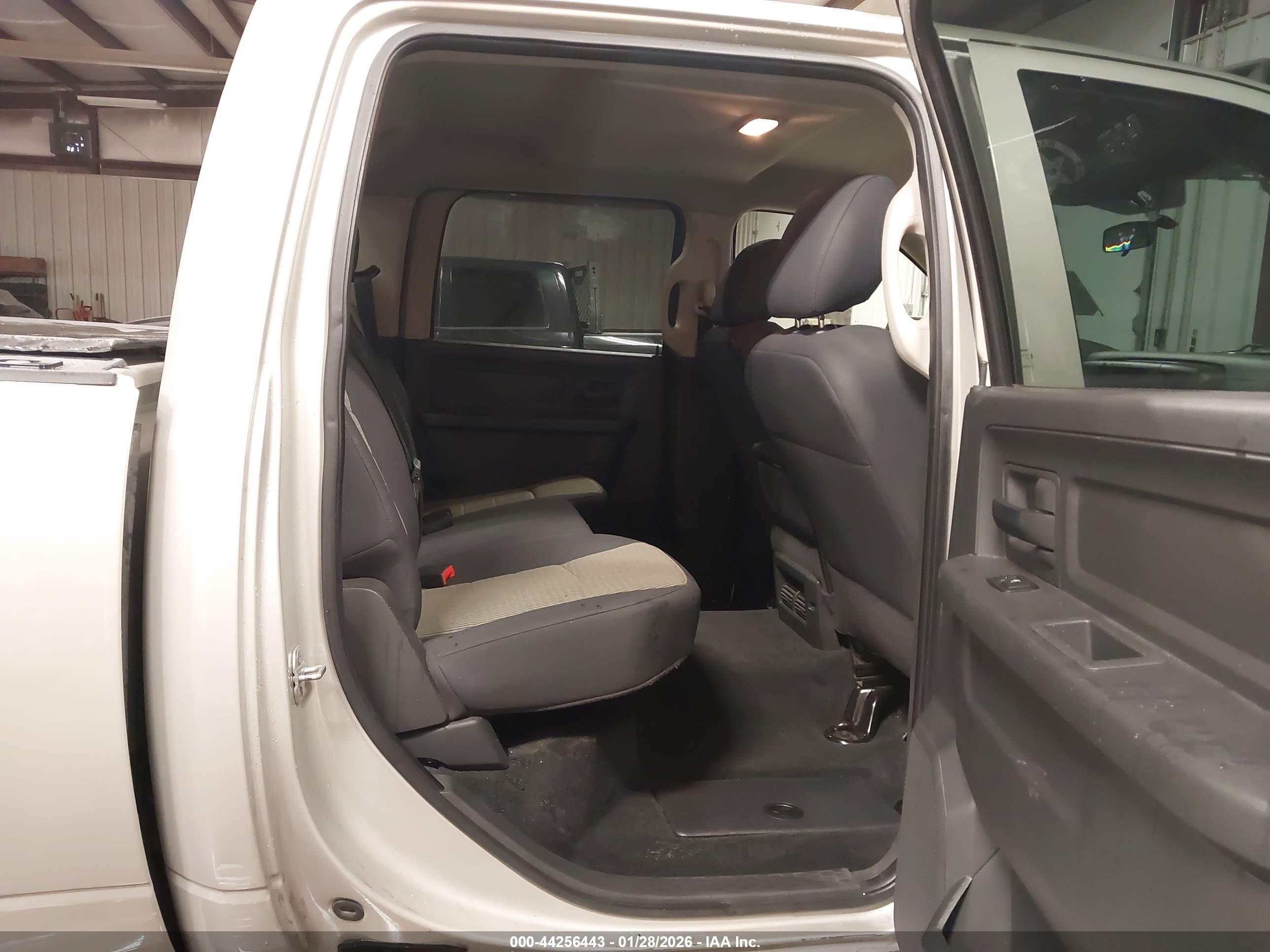 DODGE RAM image 8