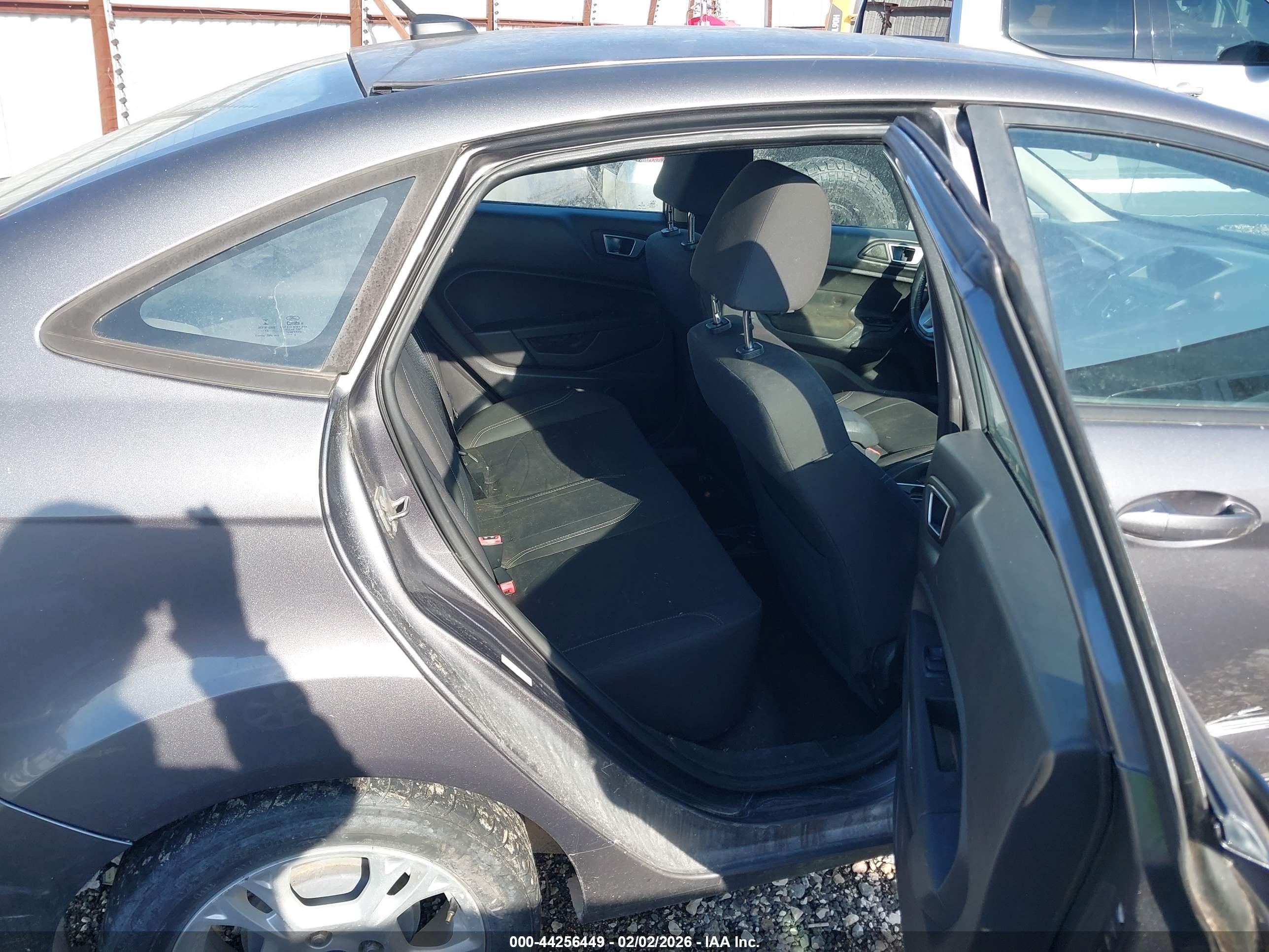 FORD FIESTA image 8