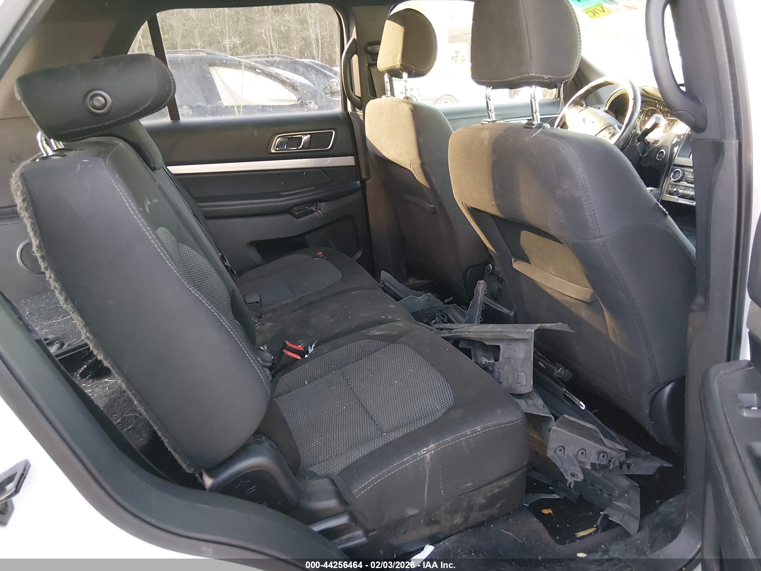 FORD EXPLORER image 8