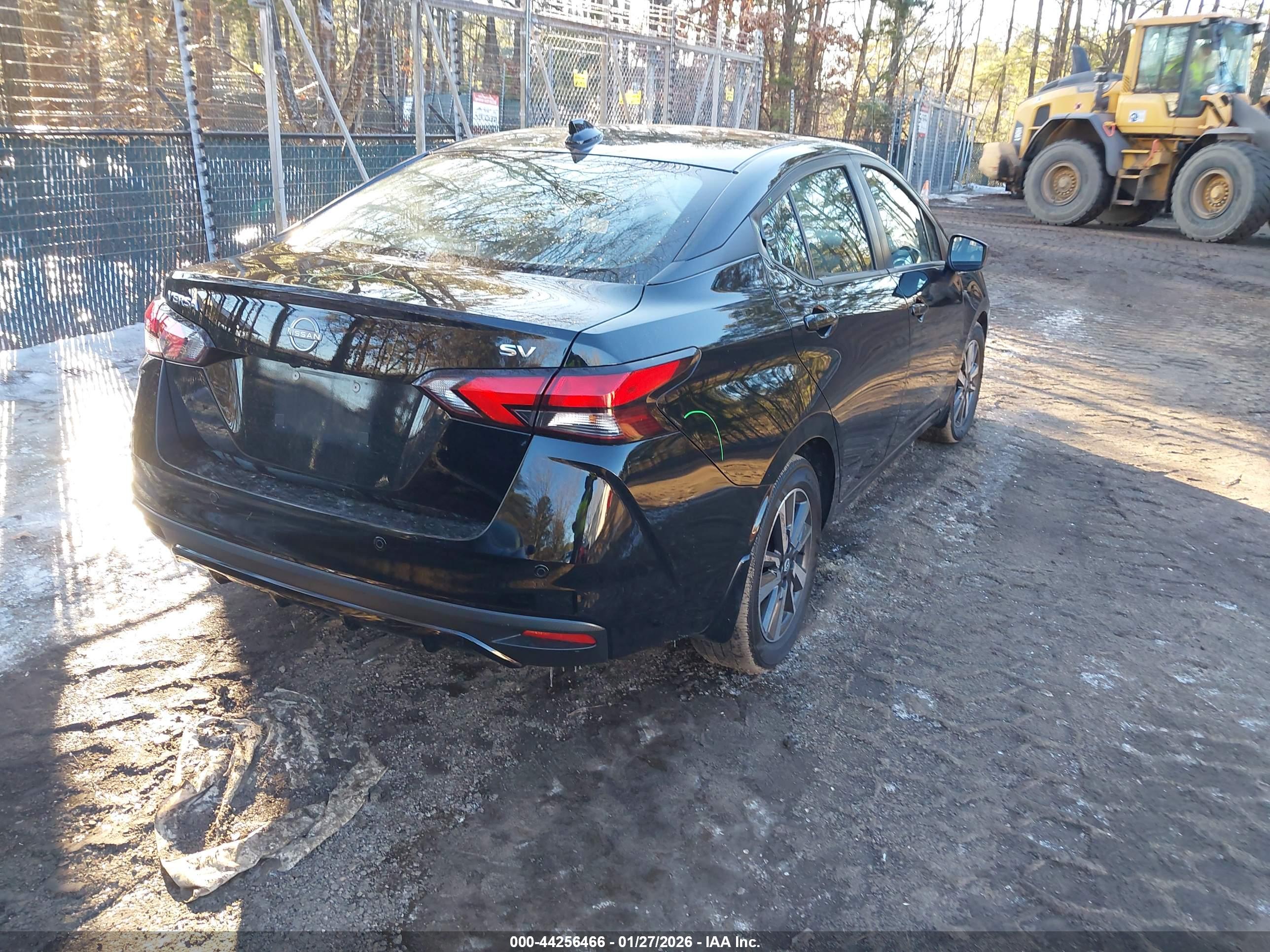 NISSAN VERSA image 4