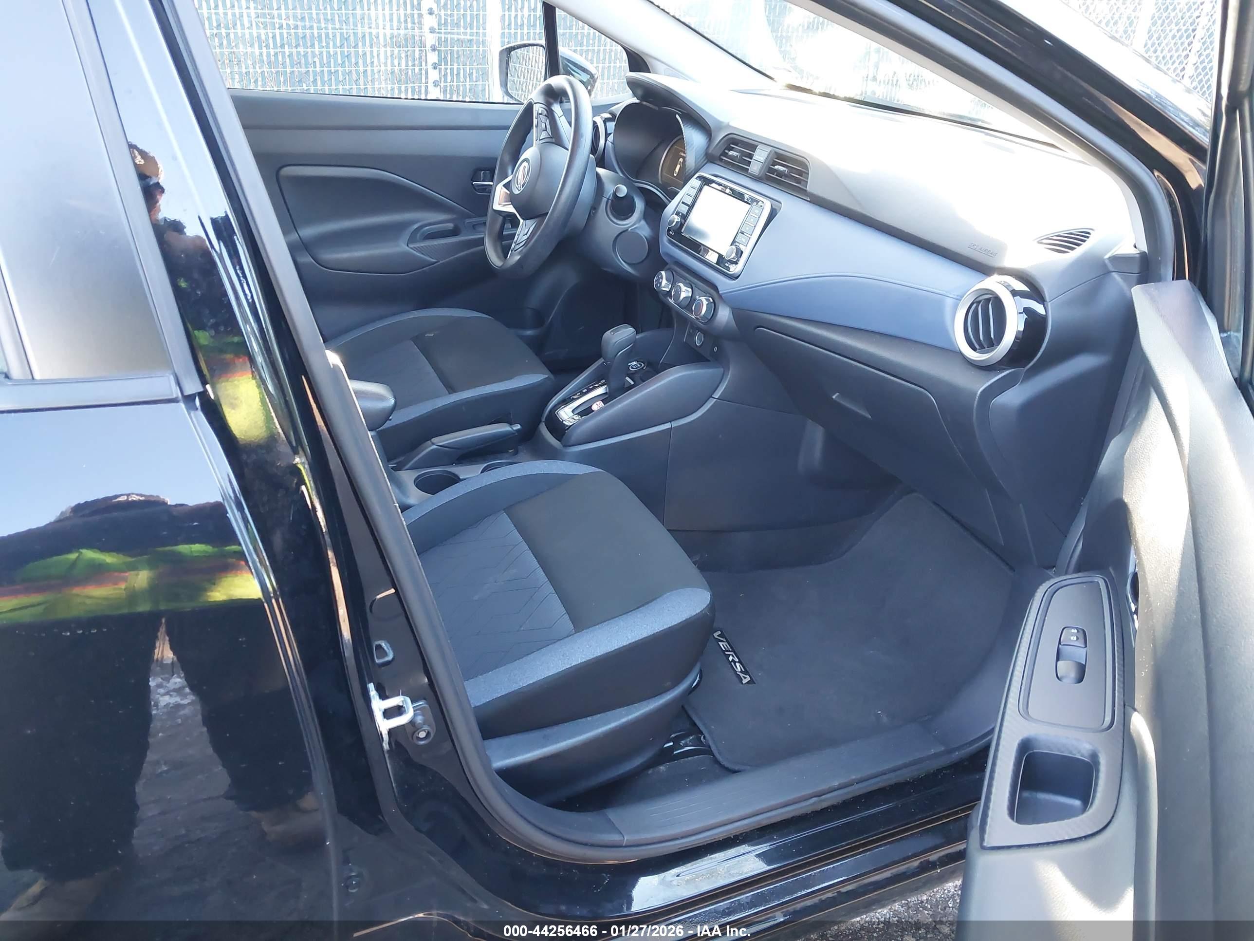 NISSAN VERSA image 5