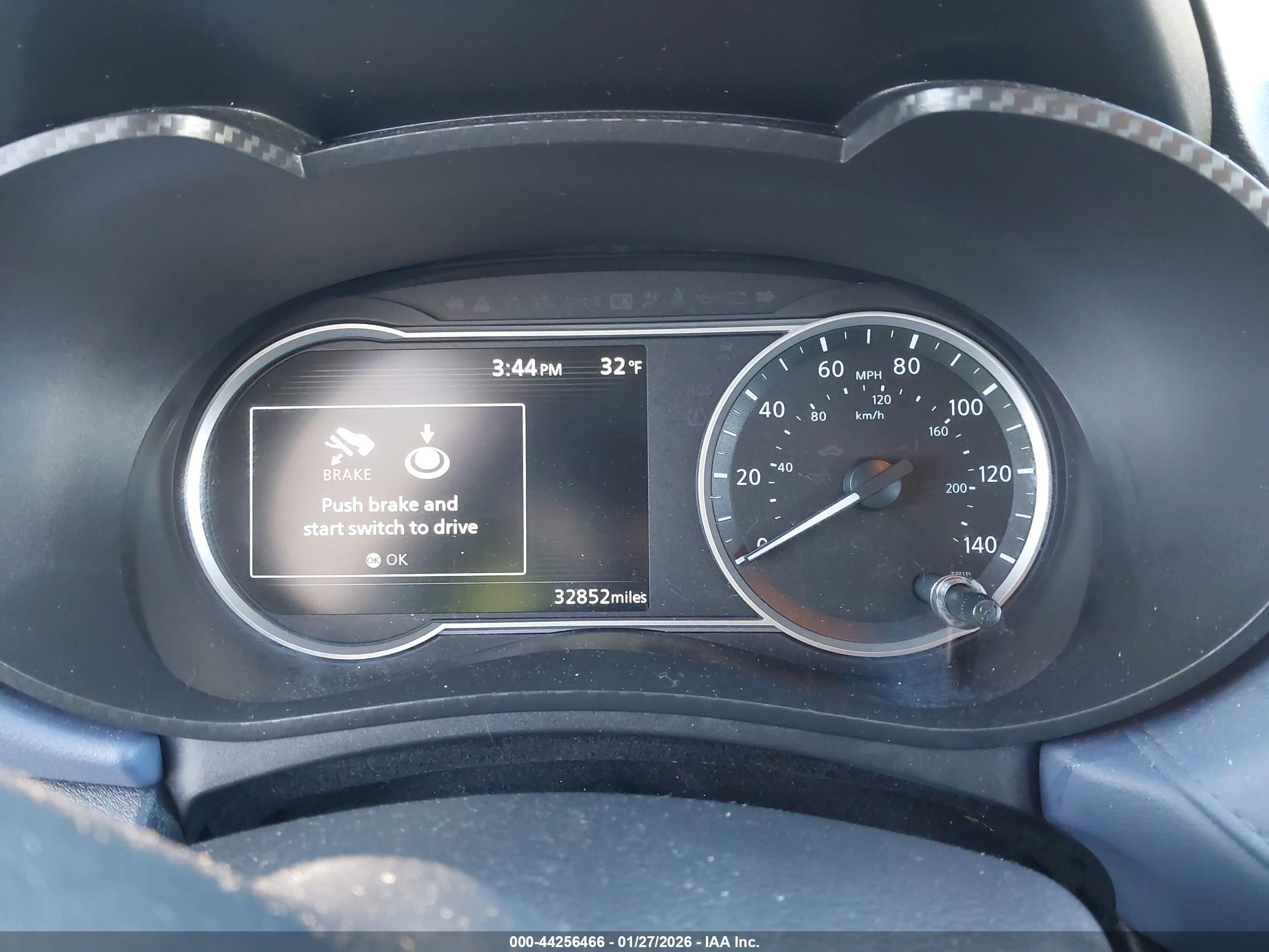 NISSAN VERSA image 7