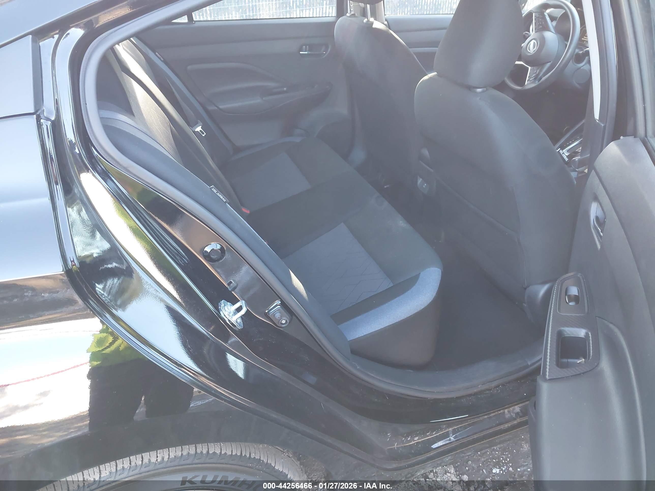NISSAN VERSA image 8