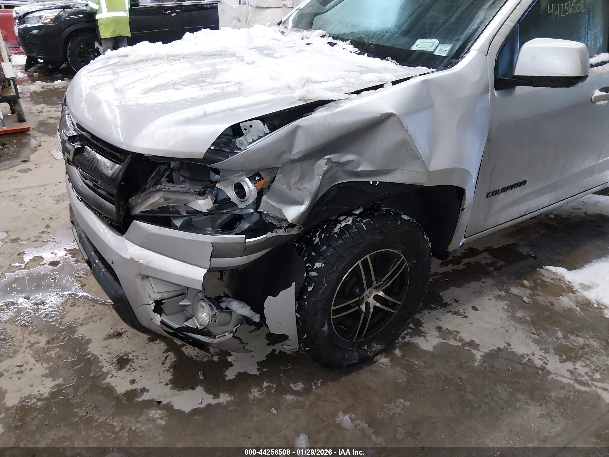 CHEVROLET COLORADO image 6