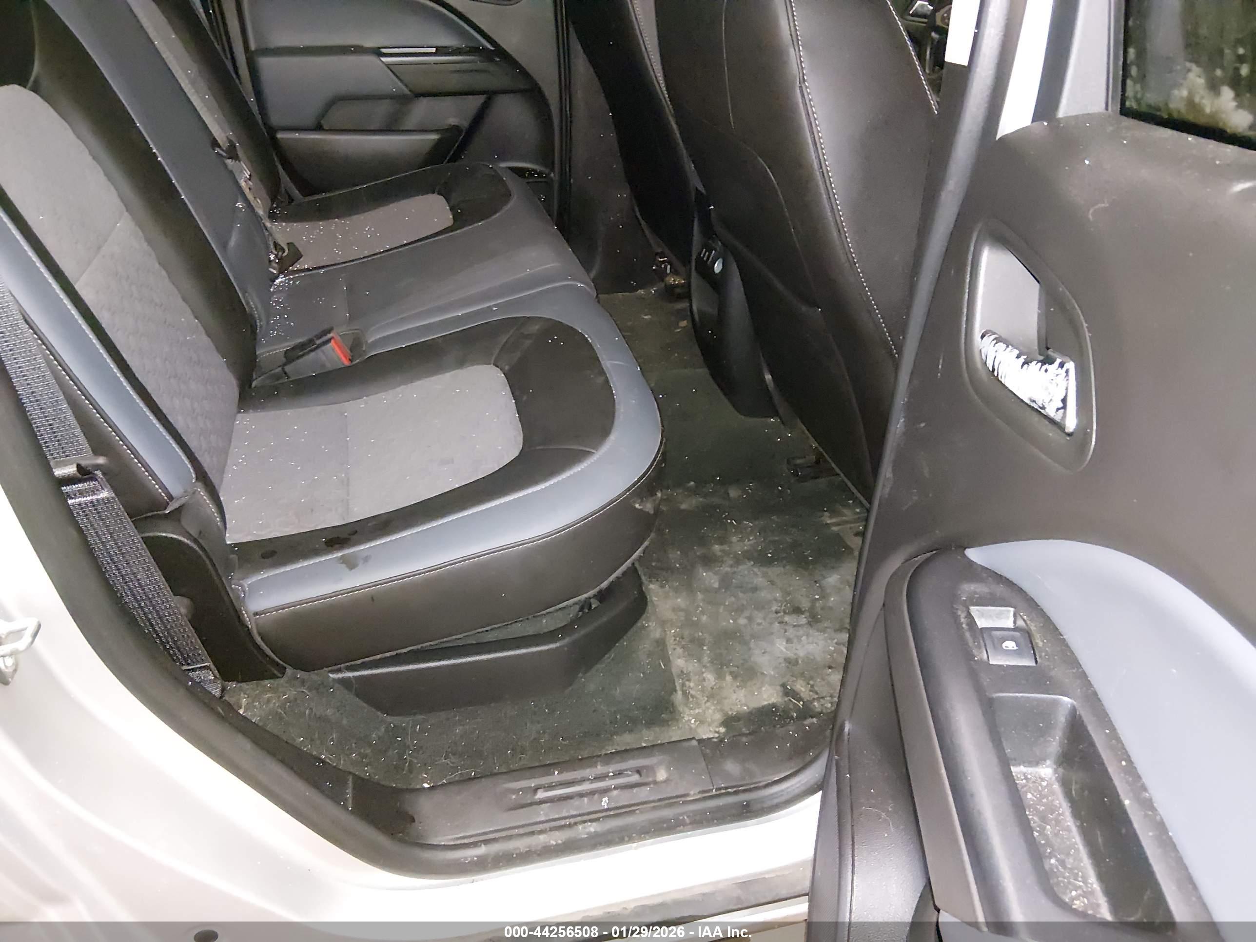 CHEVROLET COLORADO image 8