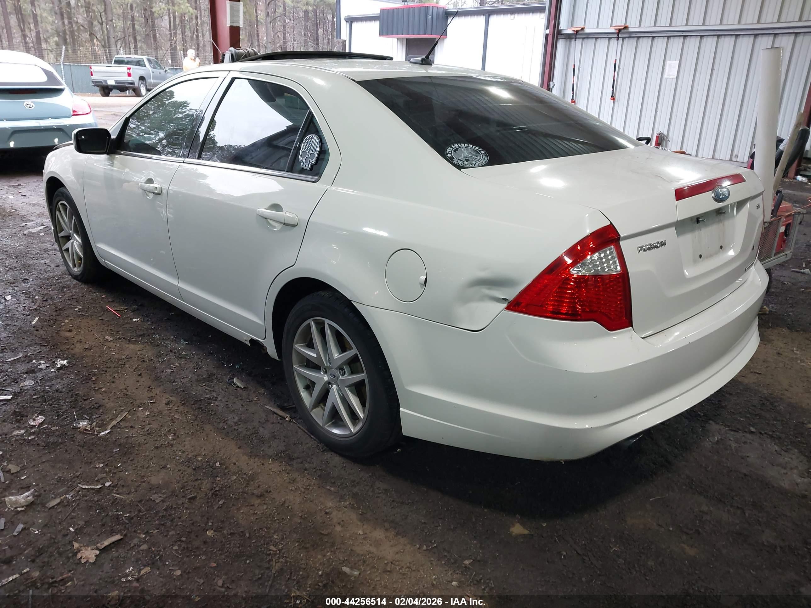 FORD FUSION image 3