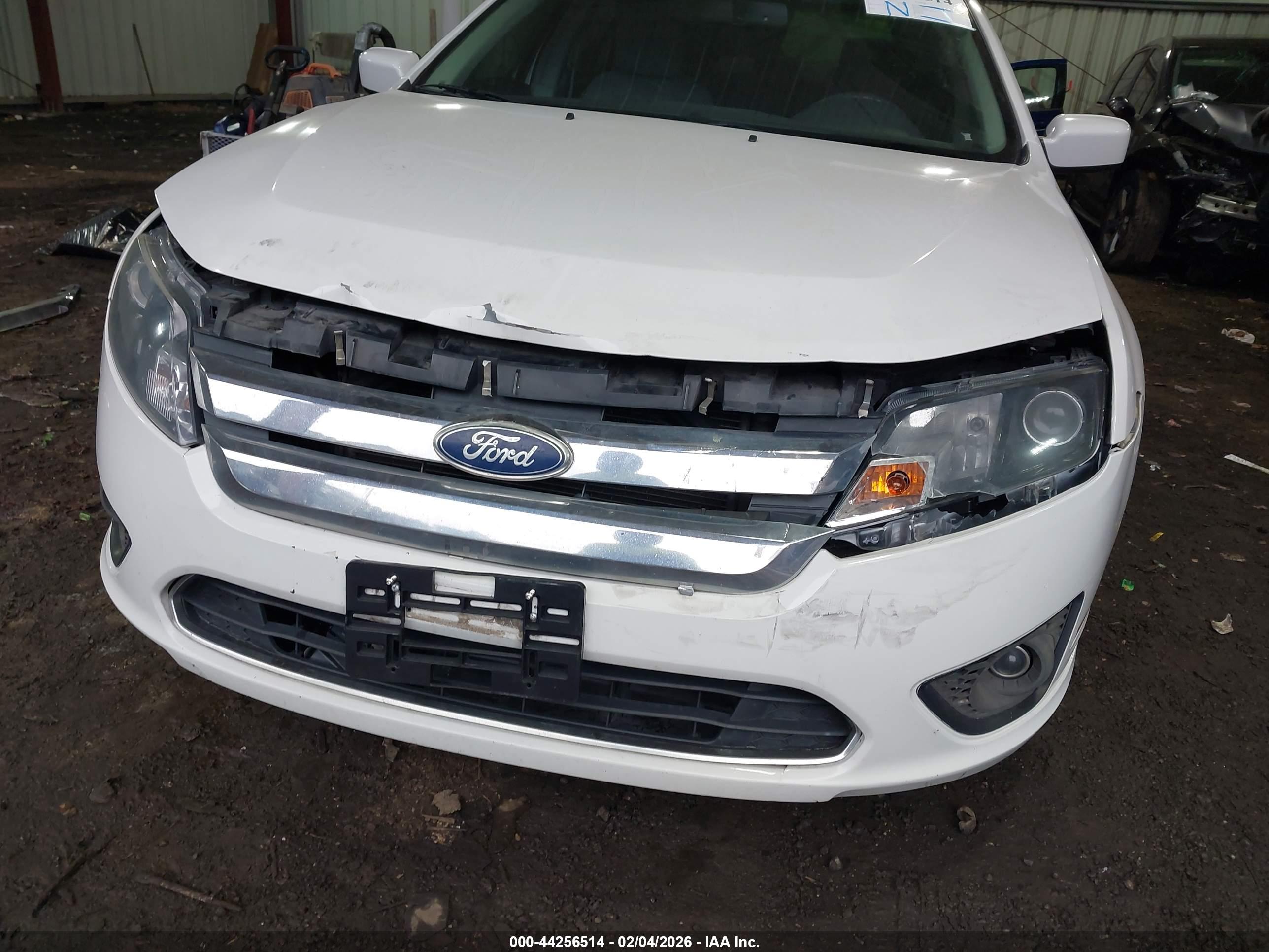 FORD FUSION image 6