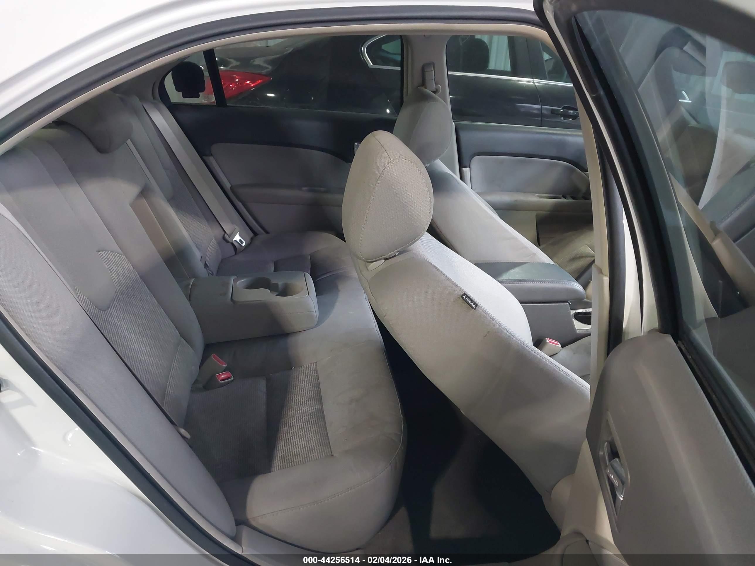FORD FUSION image 8