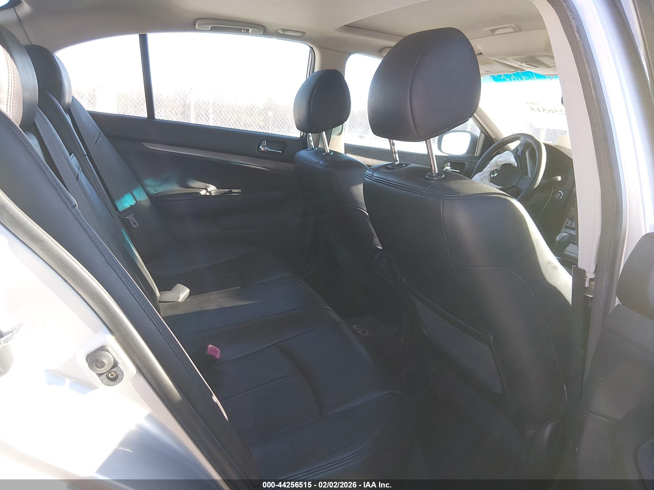 INFINITI G37X image 8