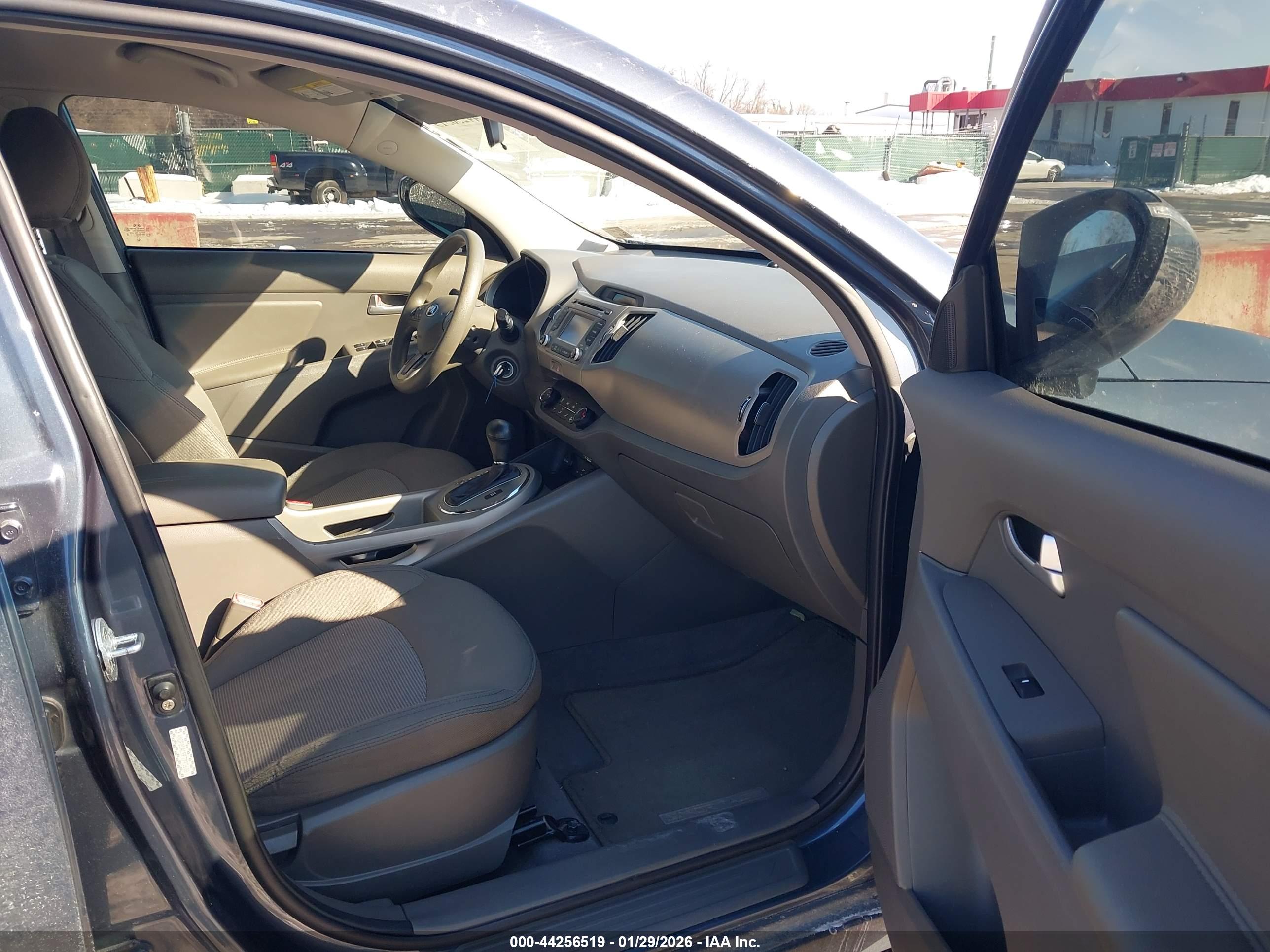 KIA SPORTAGE image 5