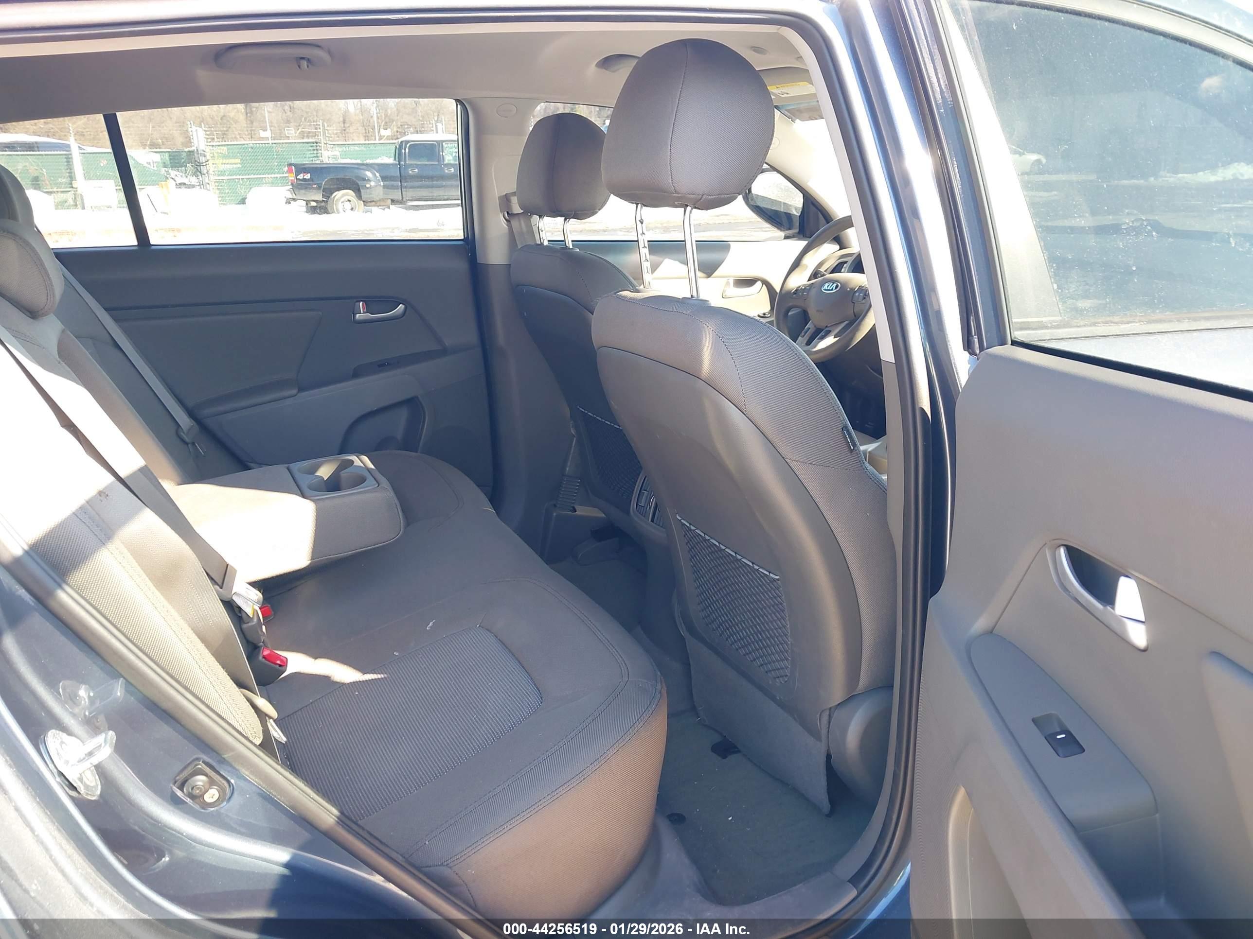 KIA SPORTAGE image 8