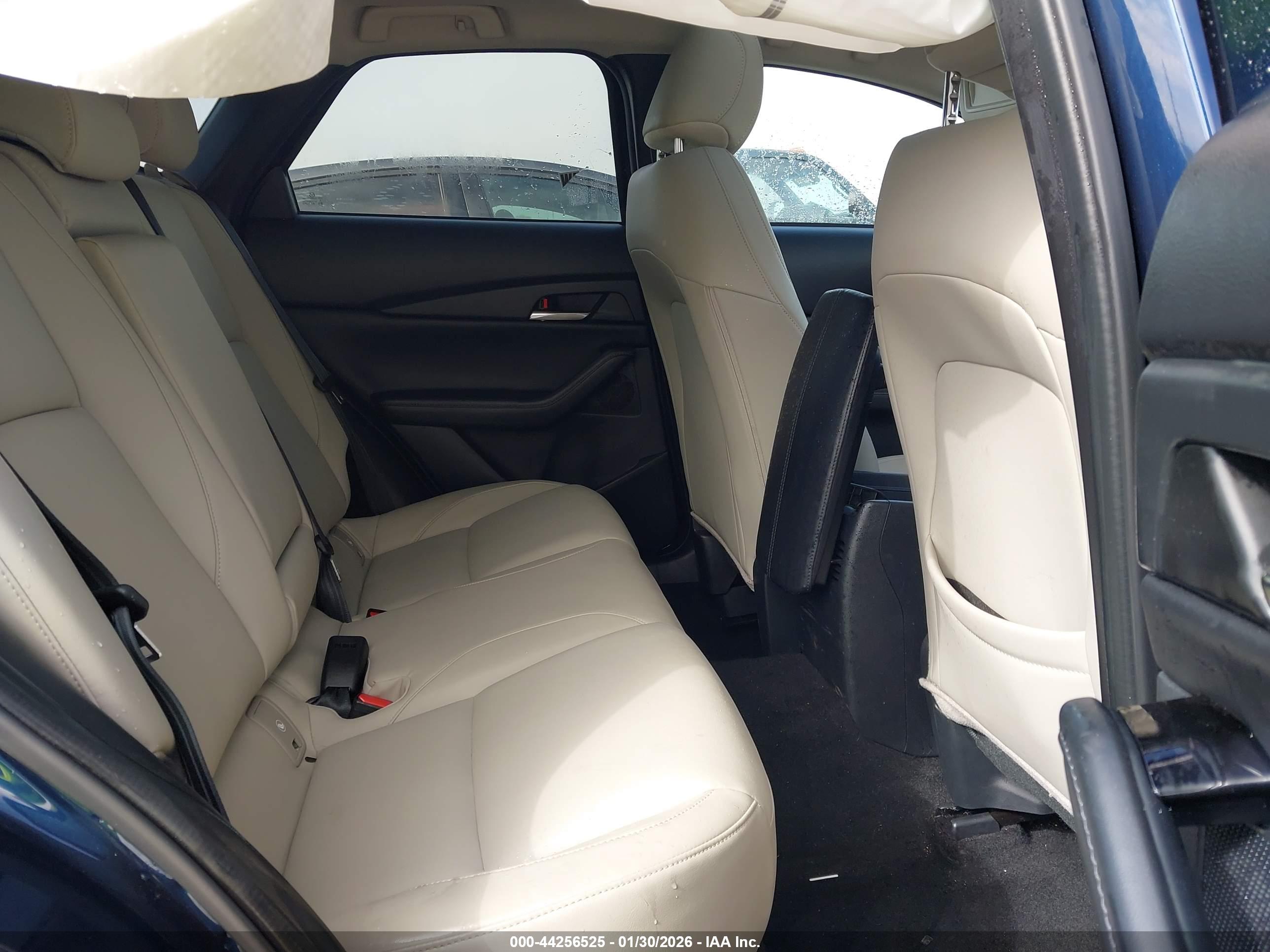 MAZDA CX-30 image 8