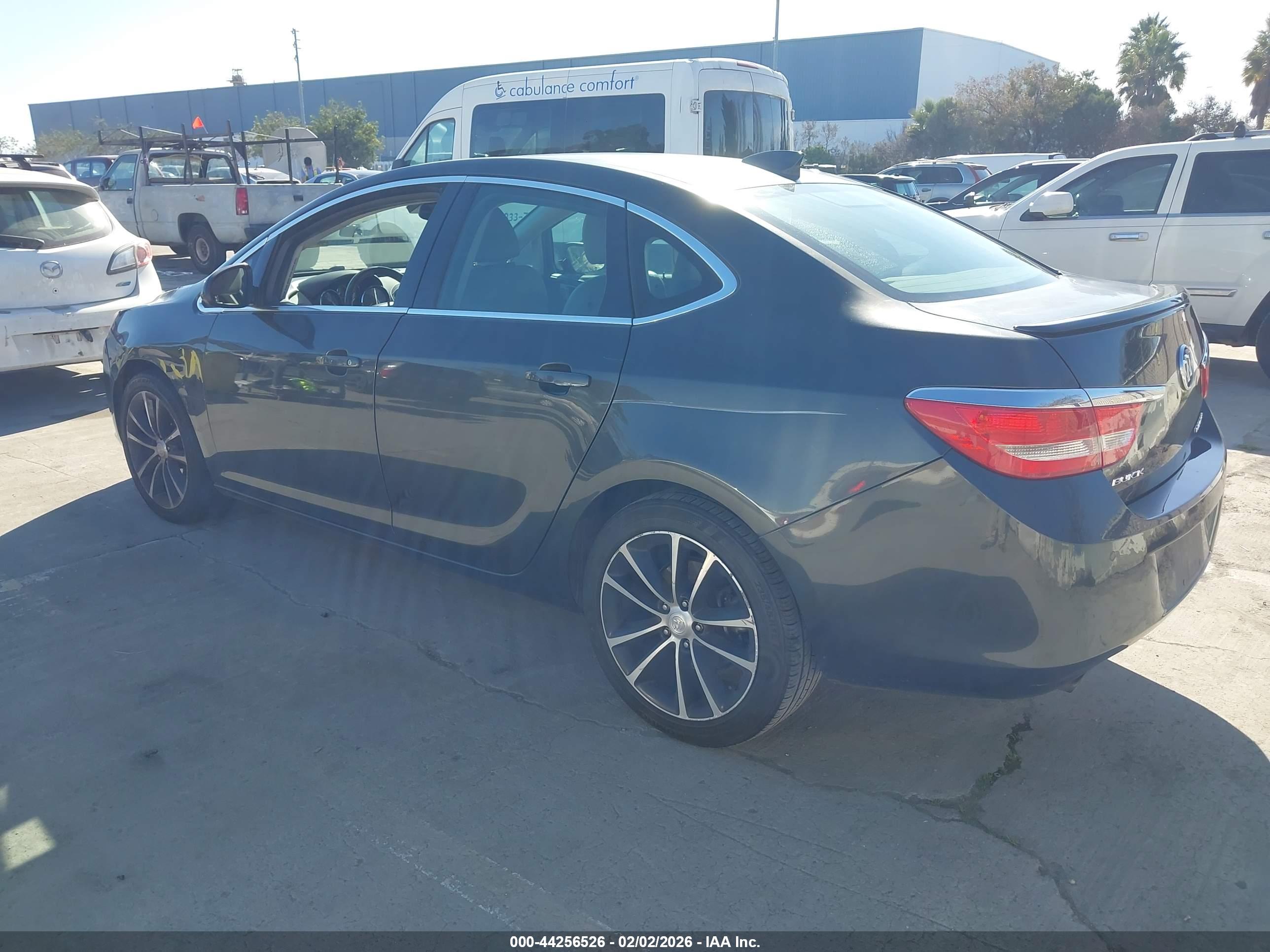BUICK VERANO image 3