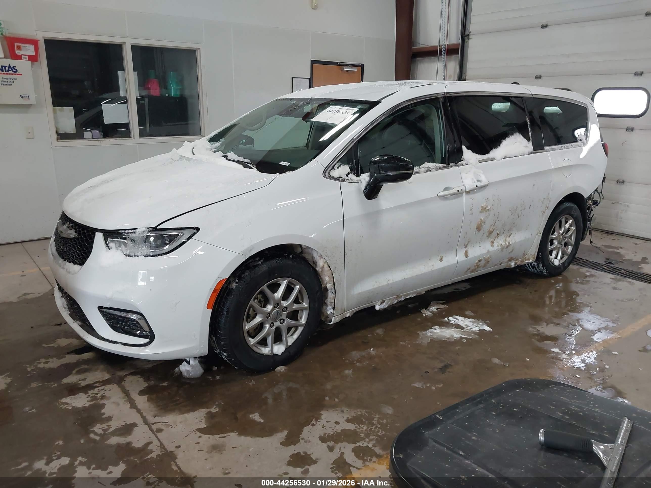 CHRYSLER PACIFICA image 2