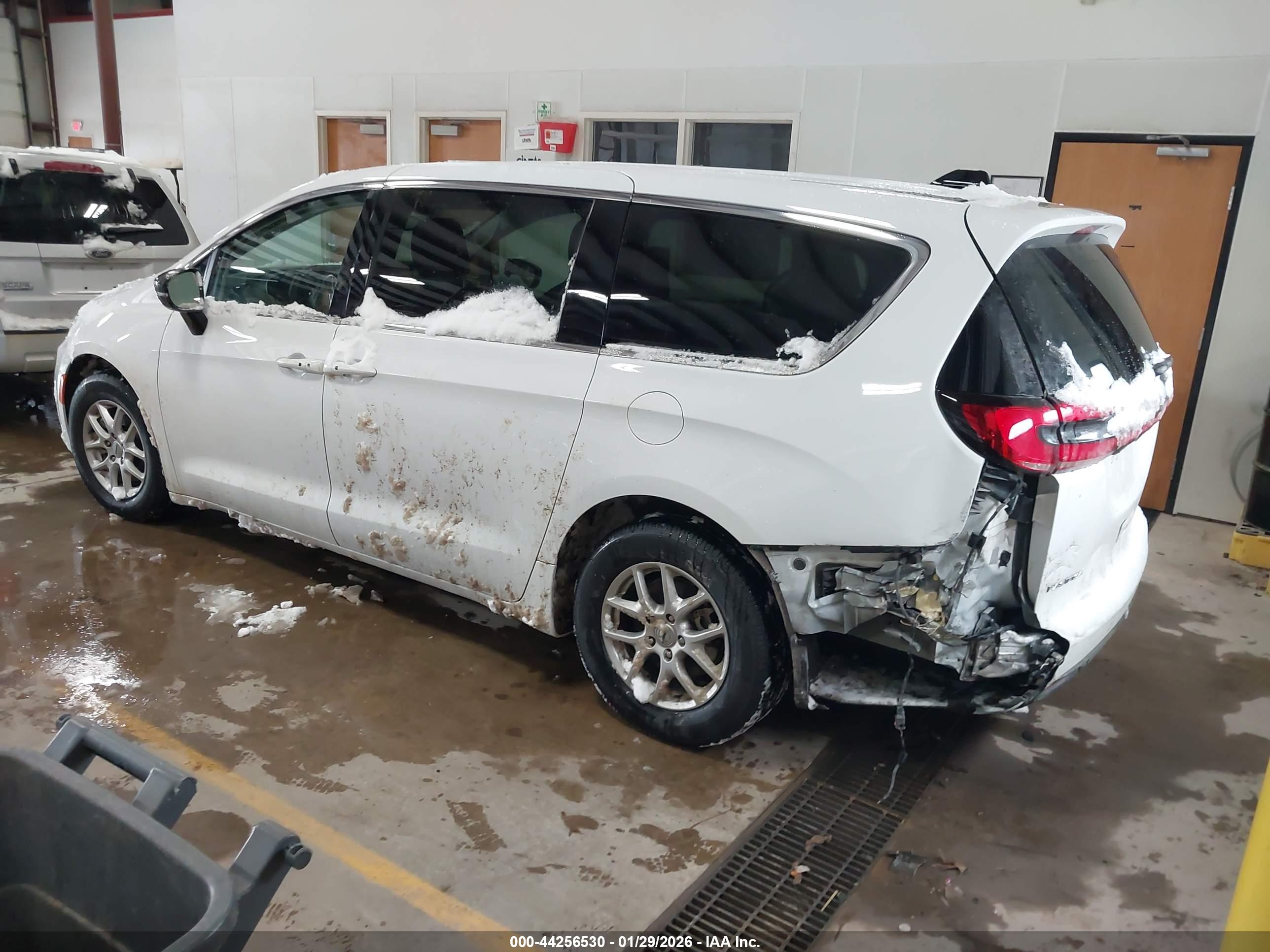 CHRYSLER PACIFICA image 3