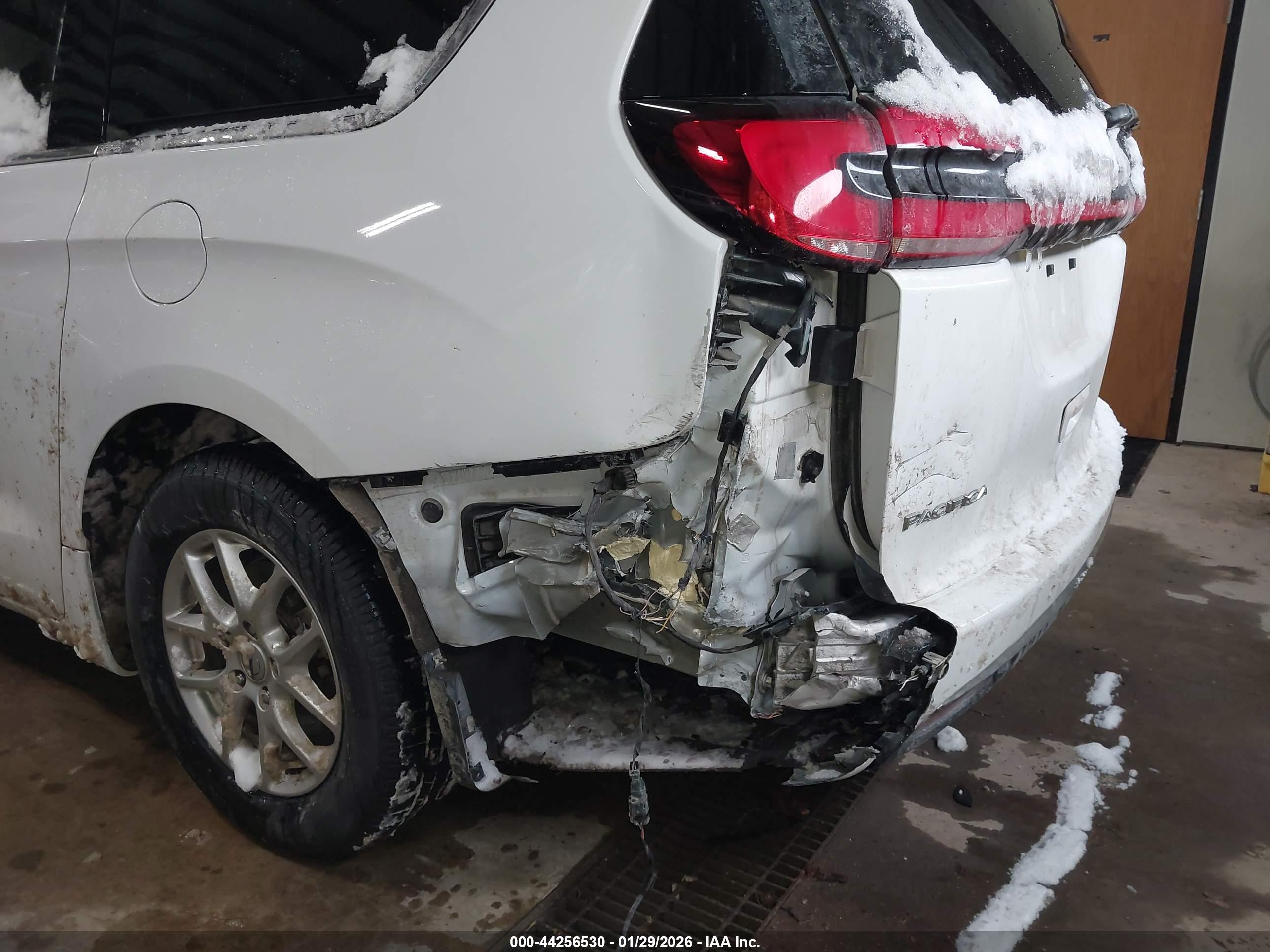 CHRYSLER PACIFICA image 6
