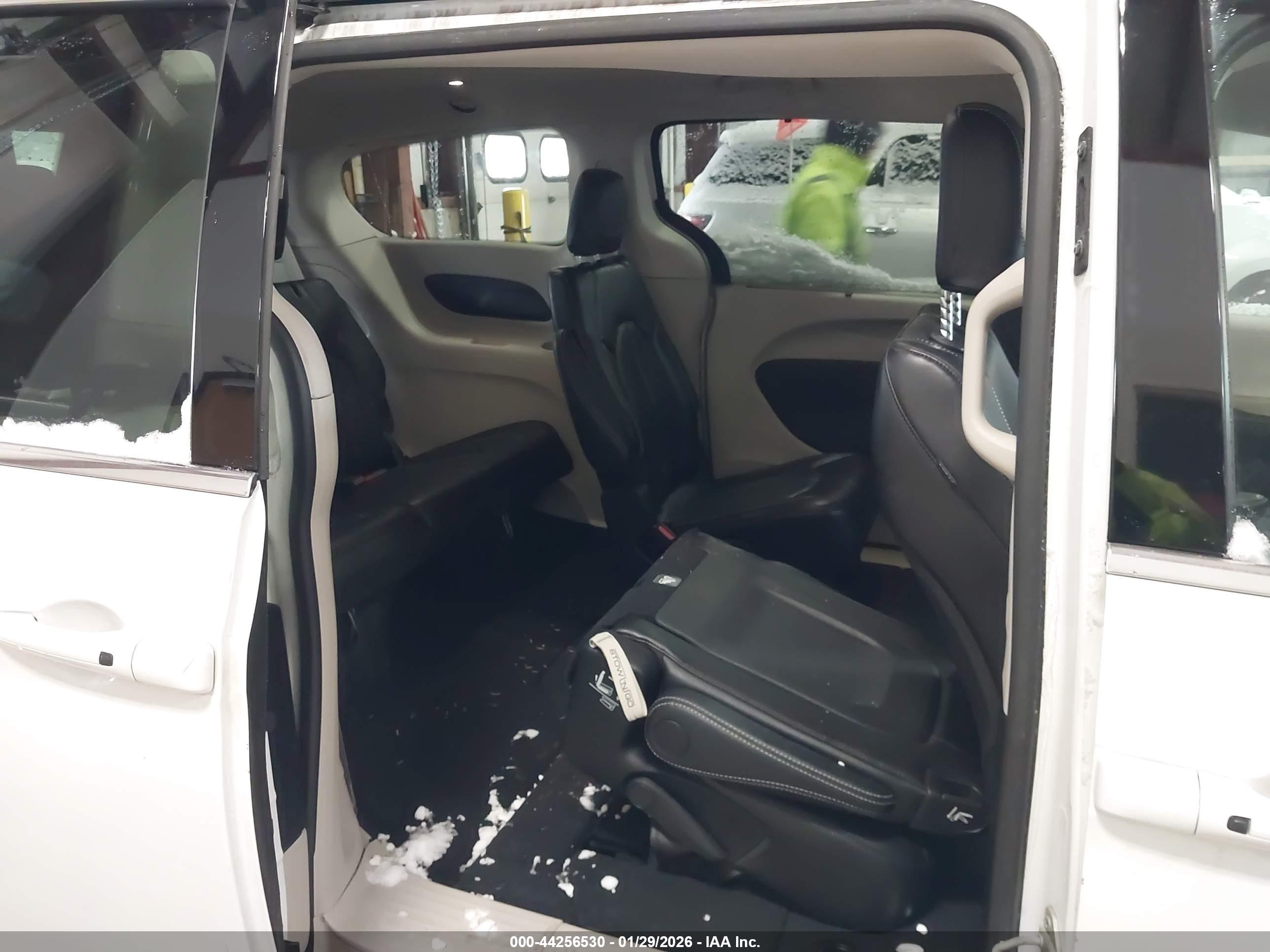 CHRYSLER PACIFICA image 8