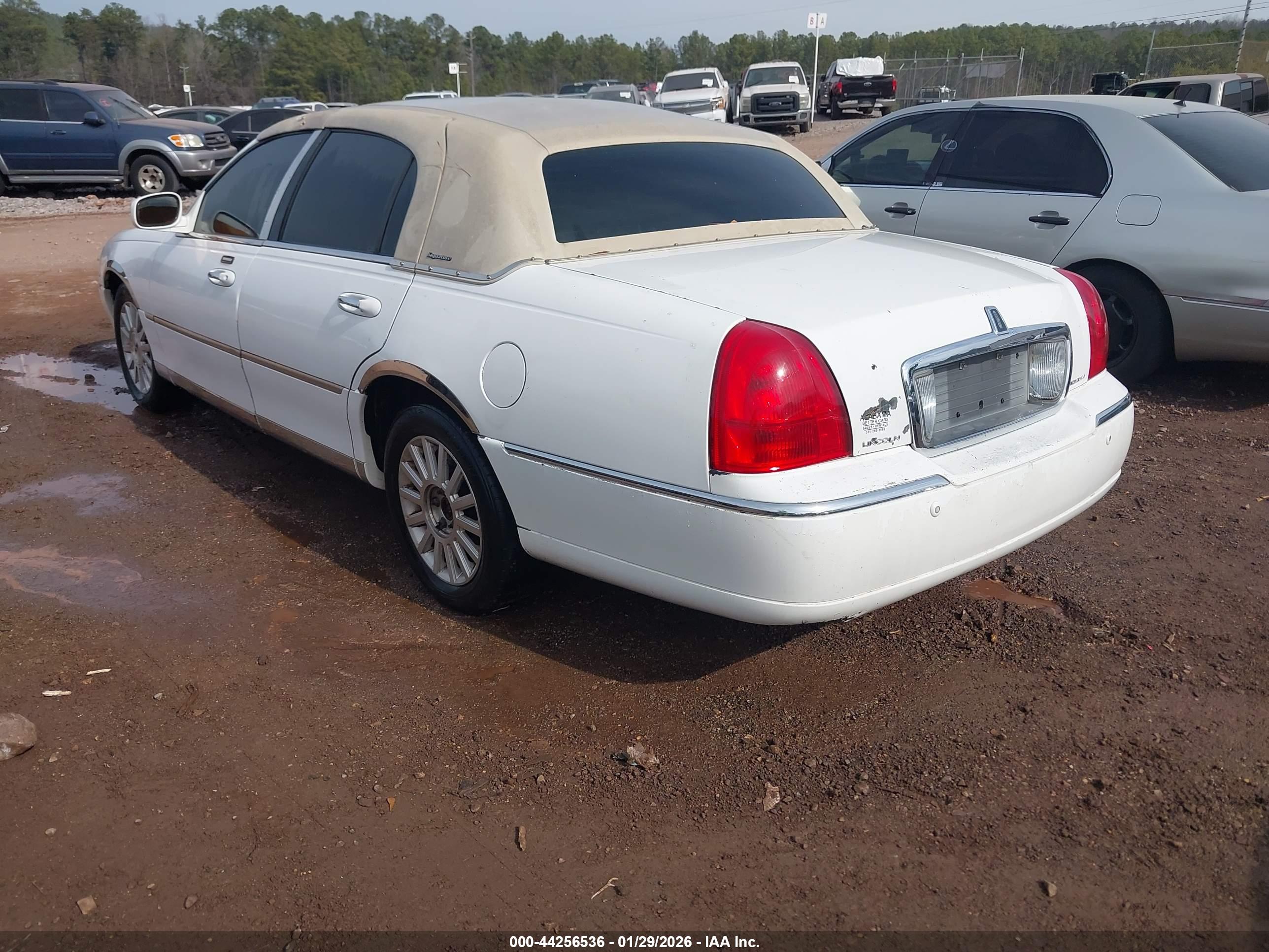 LINCOLN TOWN image 3