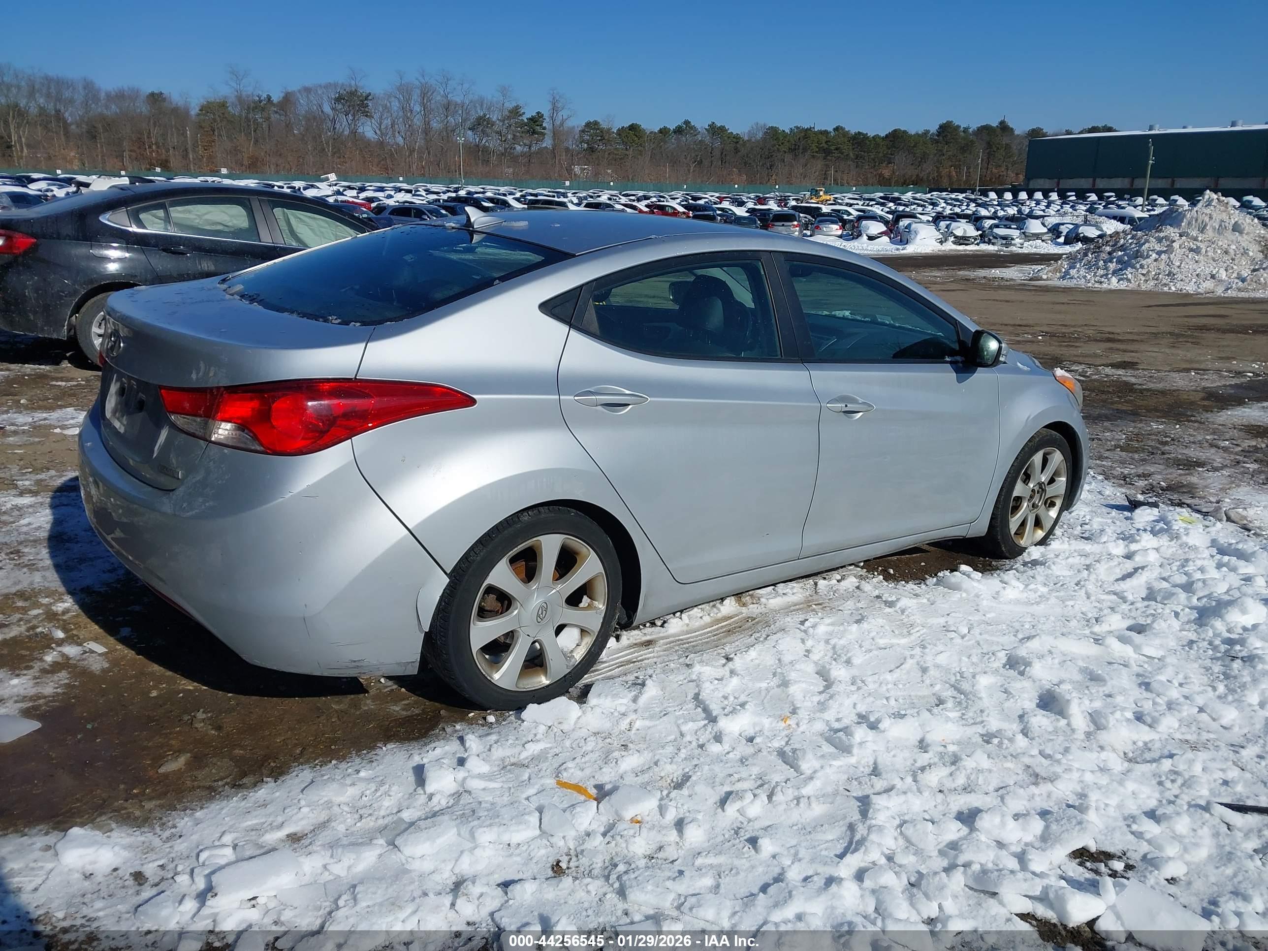 HYUNDAI ELANTRA image 4