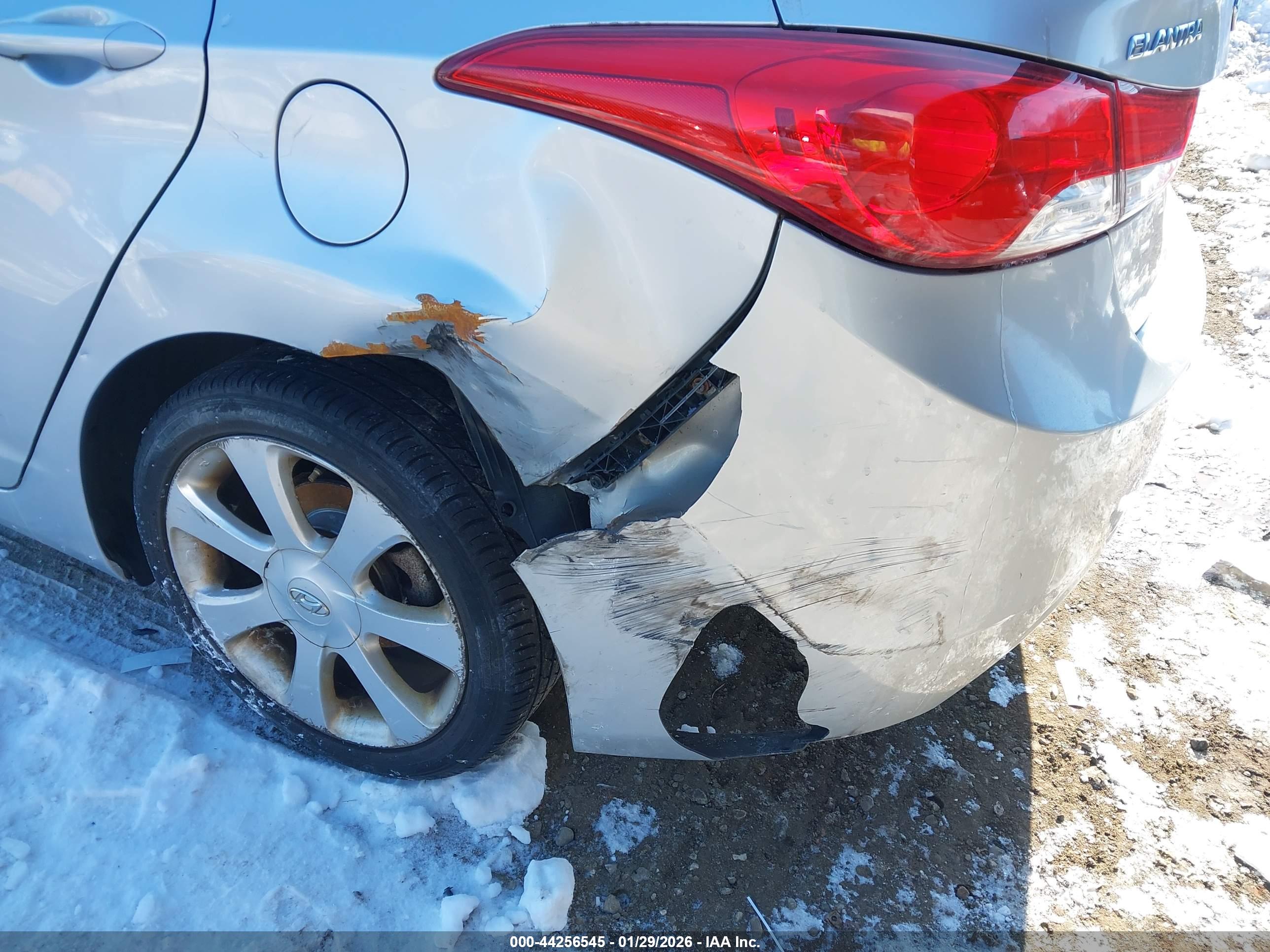HYUNDAI ELANTRA image 6