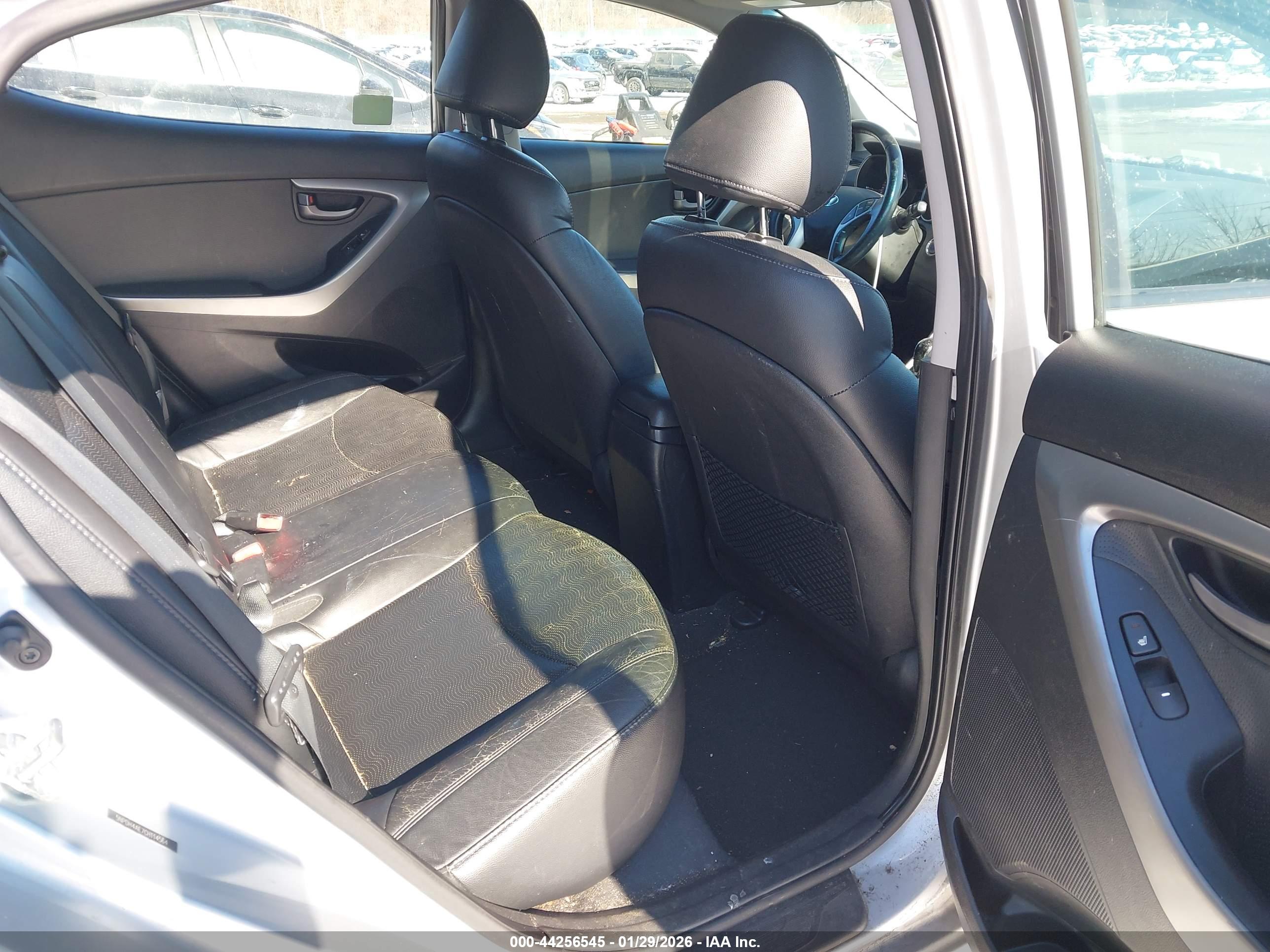 HYUNDAI ELANTRA image 8