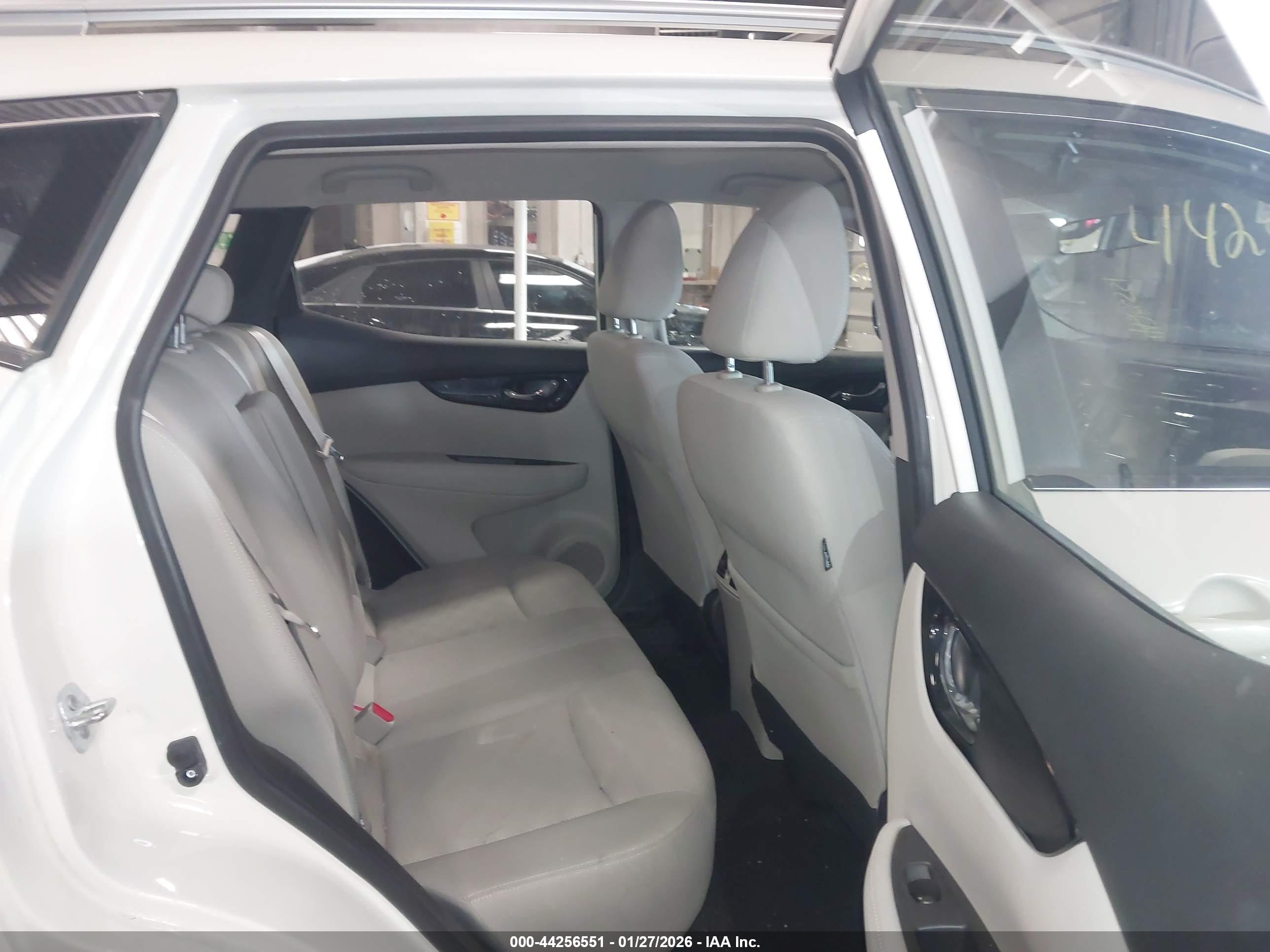 NISSAN ROGUE image 8