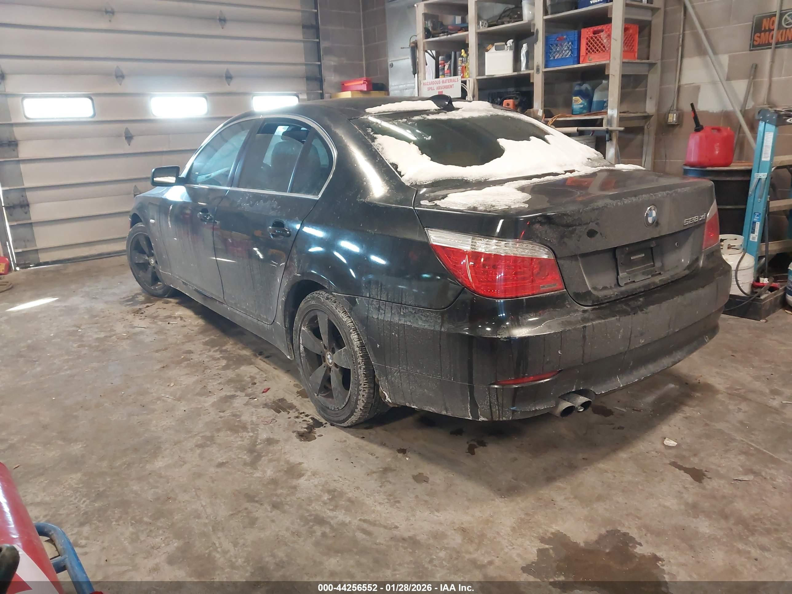 BMW 528XI image 3