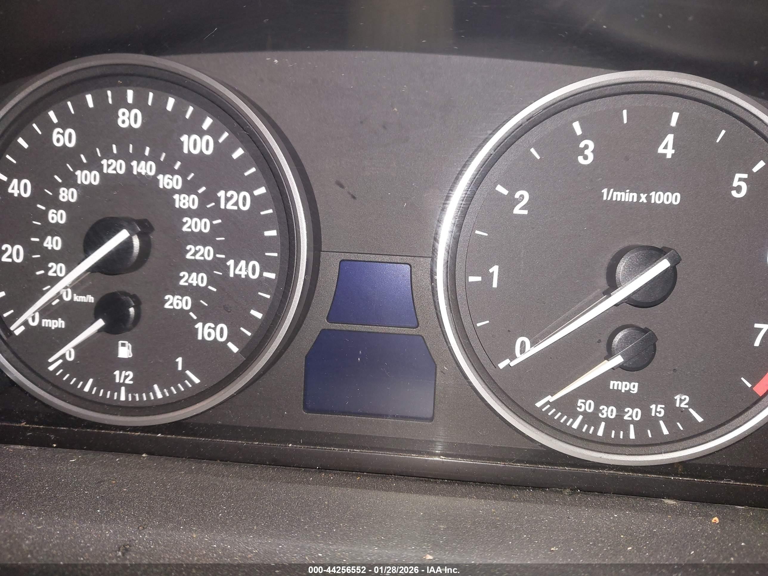 BMW 528XI image 7