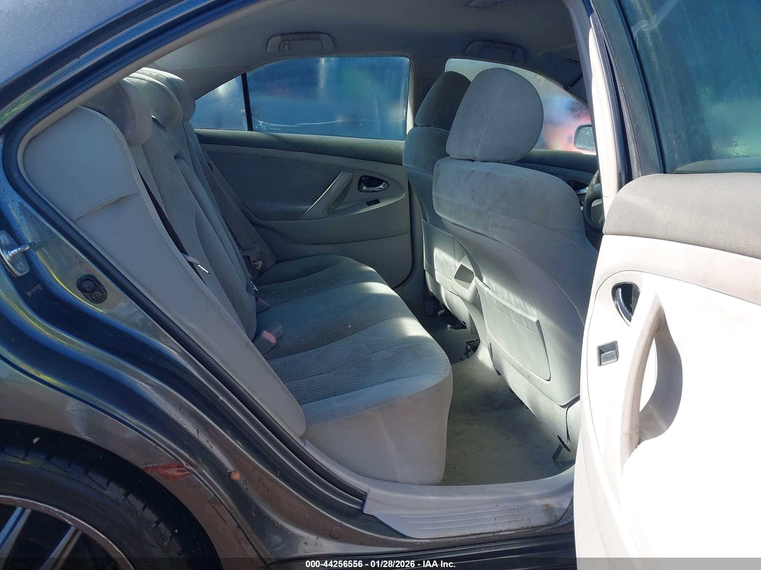 TOYOTA CAMRY image 8